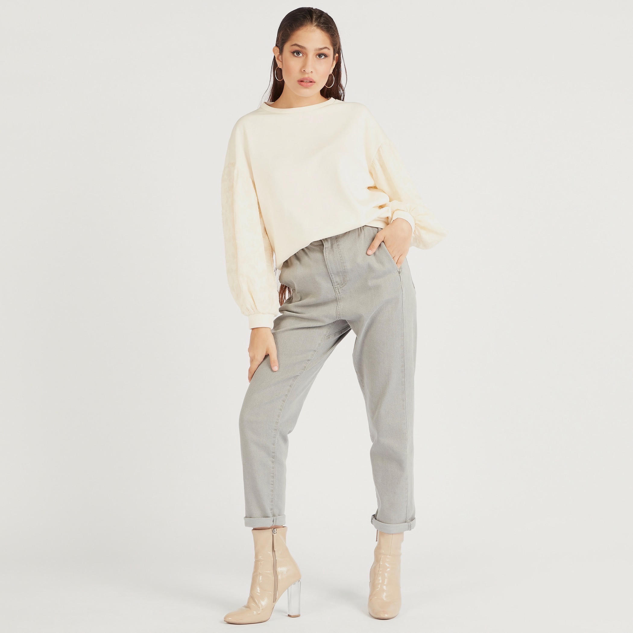 سويت شيرت بياقة ضيّقة وأكمام طويلة وتفاصيل دانتيل من توإكستريمز-women-winterwear-hoodiesandsweatshirts-sweatshirts-image-2