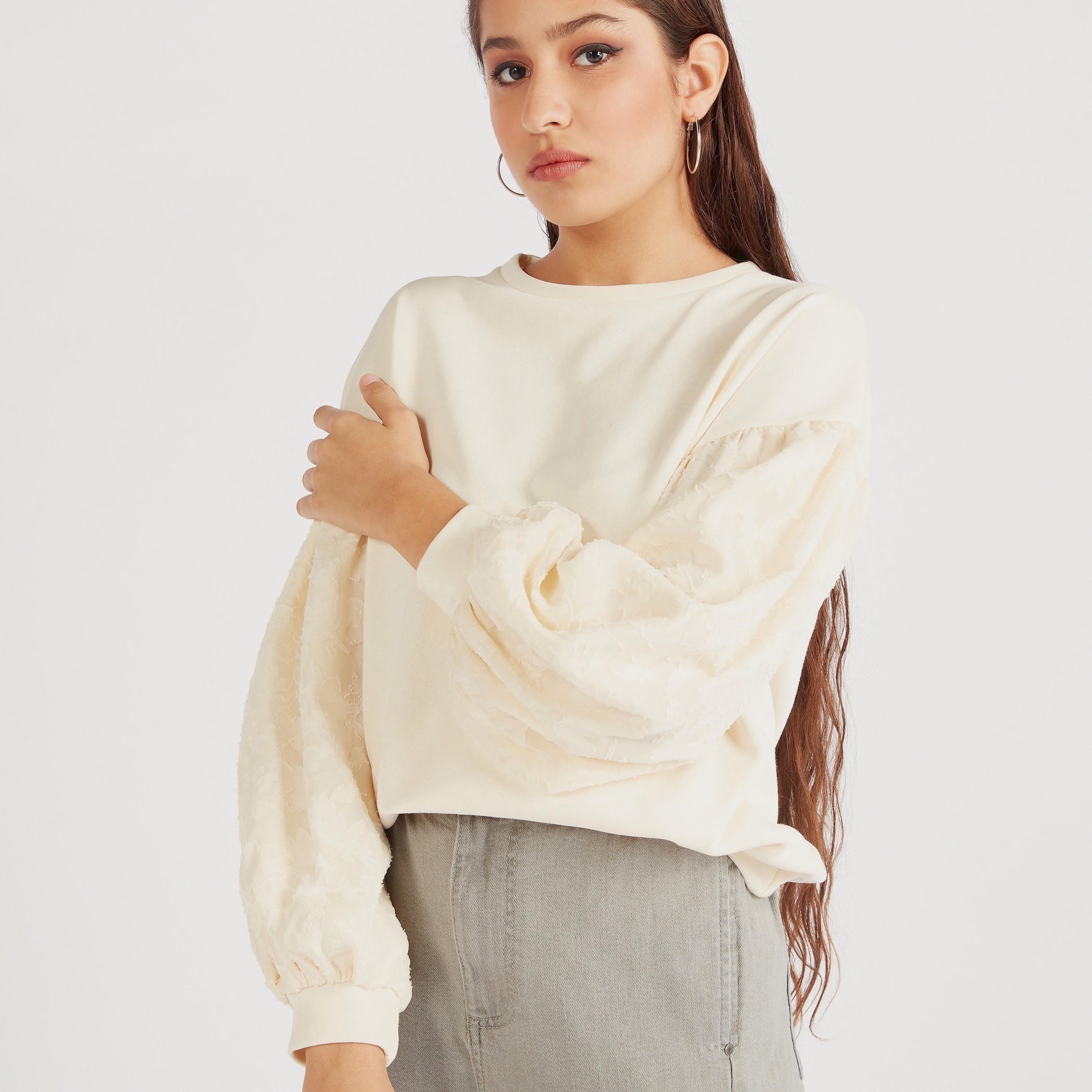 سويت شيرت بياقة ضيّقة وأكمام طويلة وتفاصيل دانتيل من توإكستريمز-women-winterwear-hoodiesandsweatshirts-sweatshirts-image-3