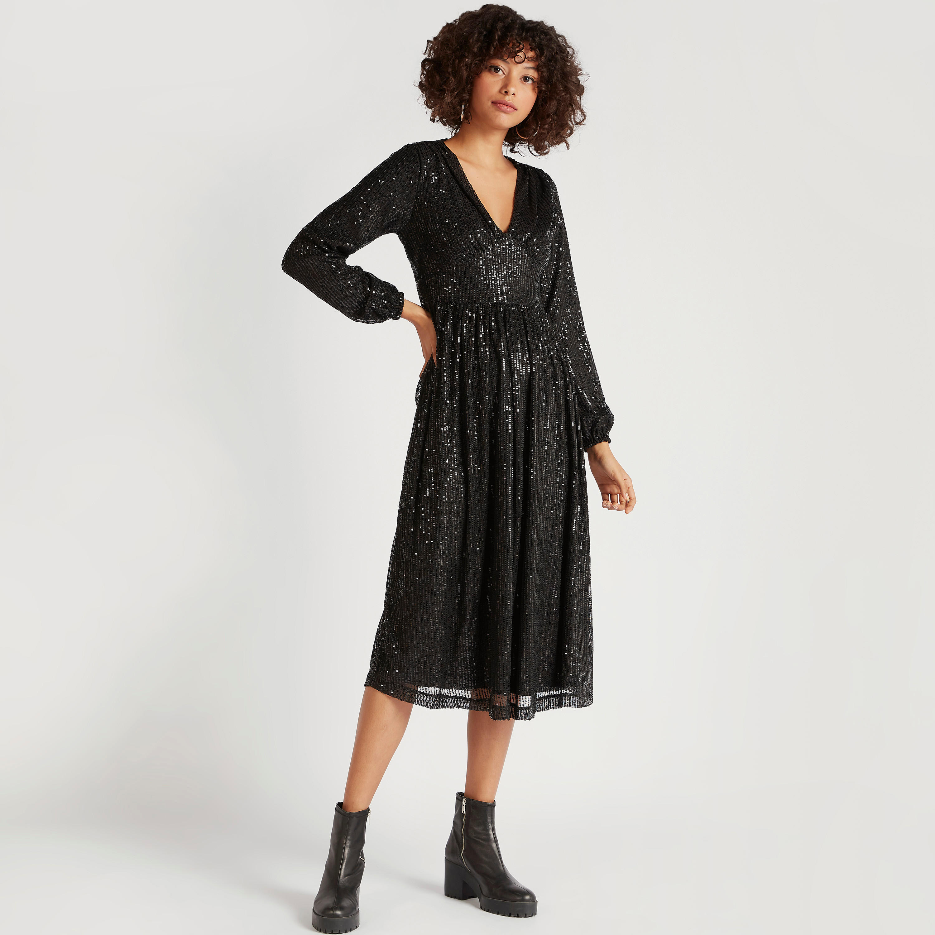 فستان ميدي إيه لاين مزيّن بياقة v من توإكستريمز-women-clothing-dresses-image-2