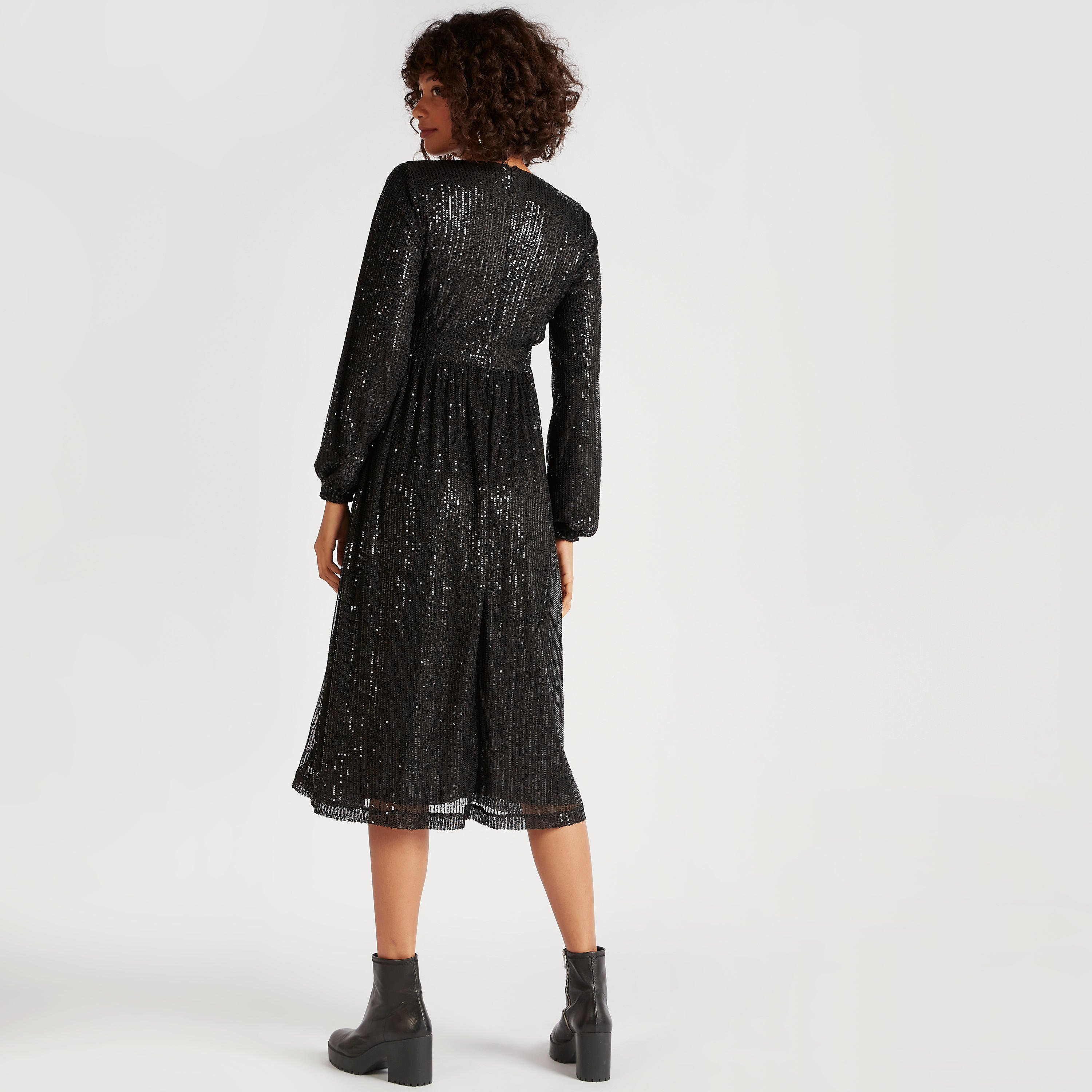 فستان ميدي إيه لاين مزيّن بياقة v من توإكستريمز-women-clothing-dresses-image-4