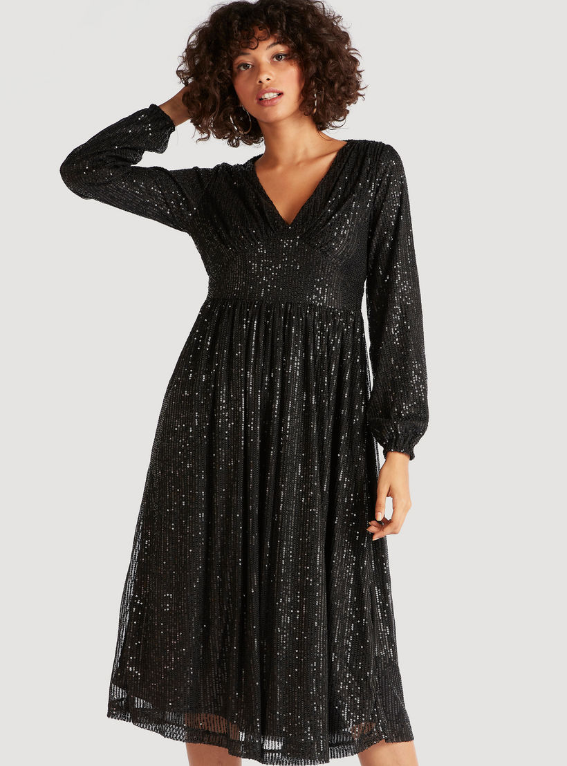 فستان ميدي إيه لاين مزيّن بياقة v من توإكستريمز-women-clothing-dresses-image-5