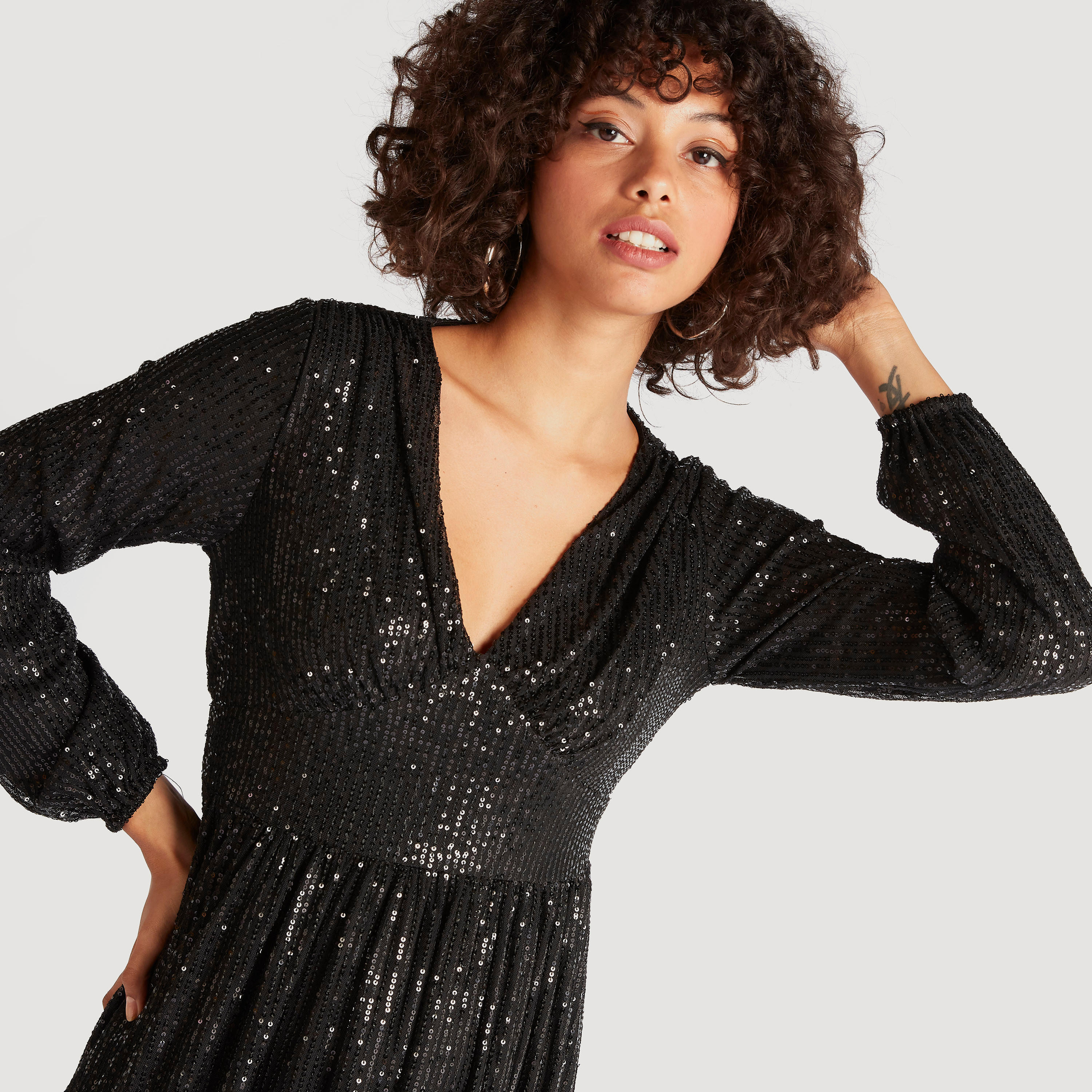 فستان ميدي إيه لاين مزيّن بياقة v من توإكستريمز-women-clothing-dresses-image-6