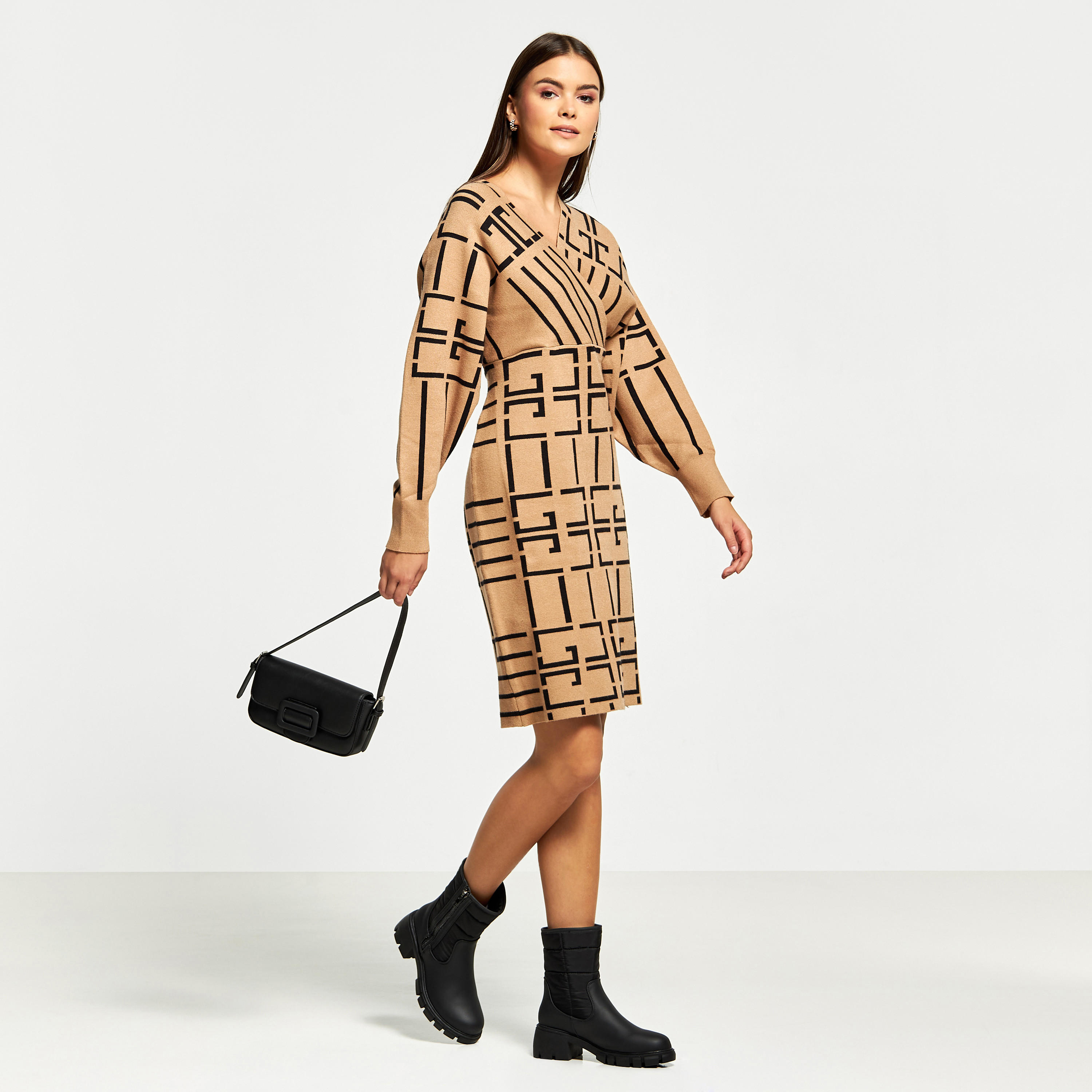 قميص واسع بياقة V وأكمام طويلة وطبعات من توإكستريمز-women-clothing-dresses-image-1