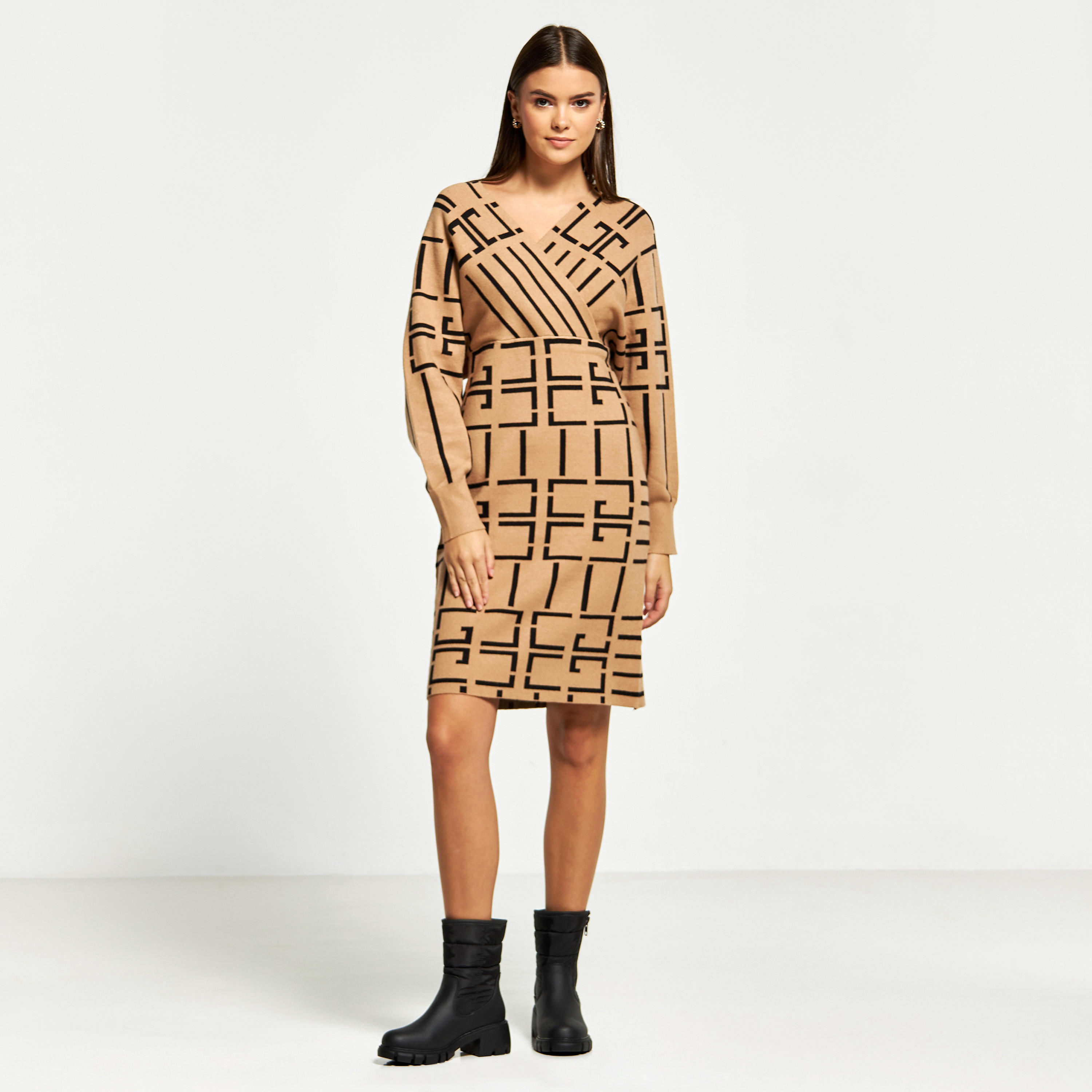 قميص واسع بياقة V وأكمام طويلة وطبعات من توإكستريمز-women-clothing-dresses-image-2