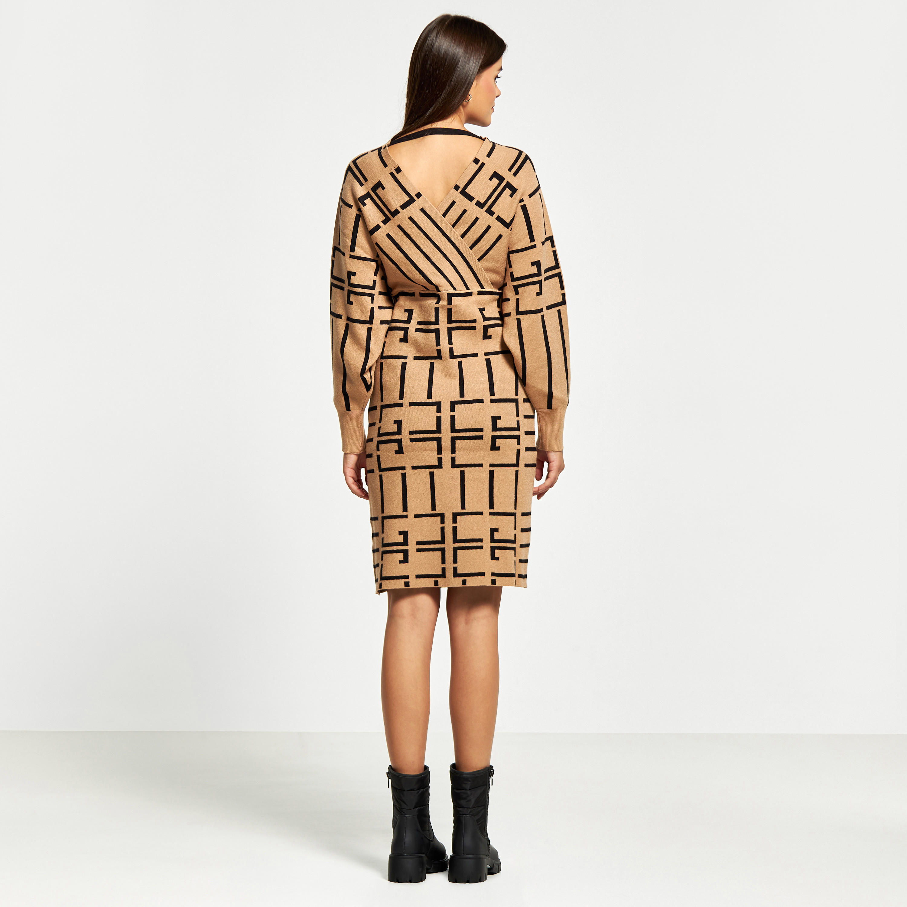 قميص واسع بياقة V وأكمام طويلة وطبعات من توإكستريمز-women-clothing-dresses-image-3