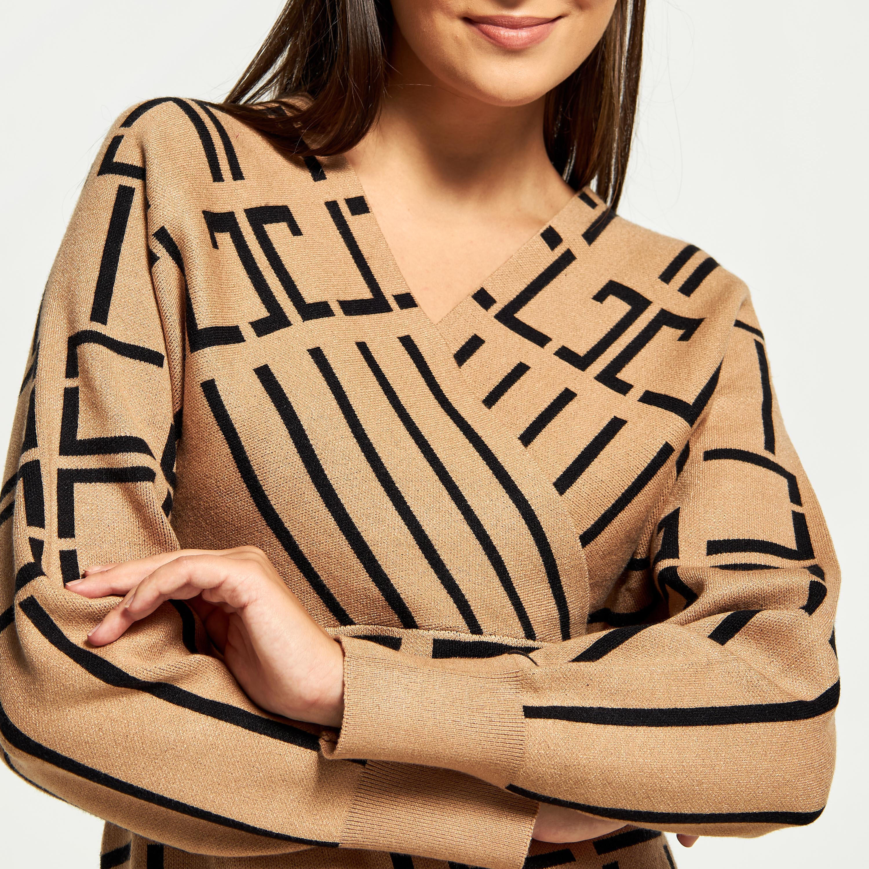 قميص واسع بياقة V وأكمام طويلة وطبعات من توإكستريمز-women-clothing-dresses-image-4