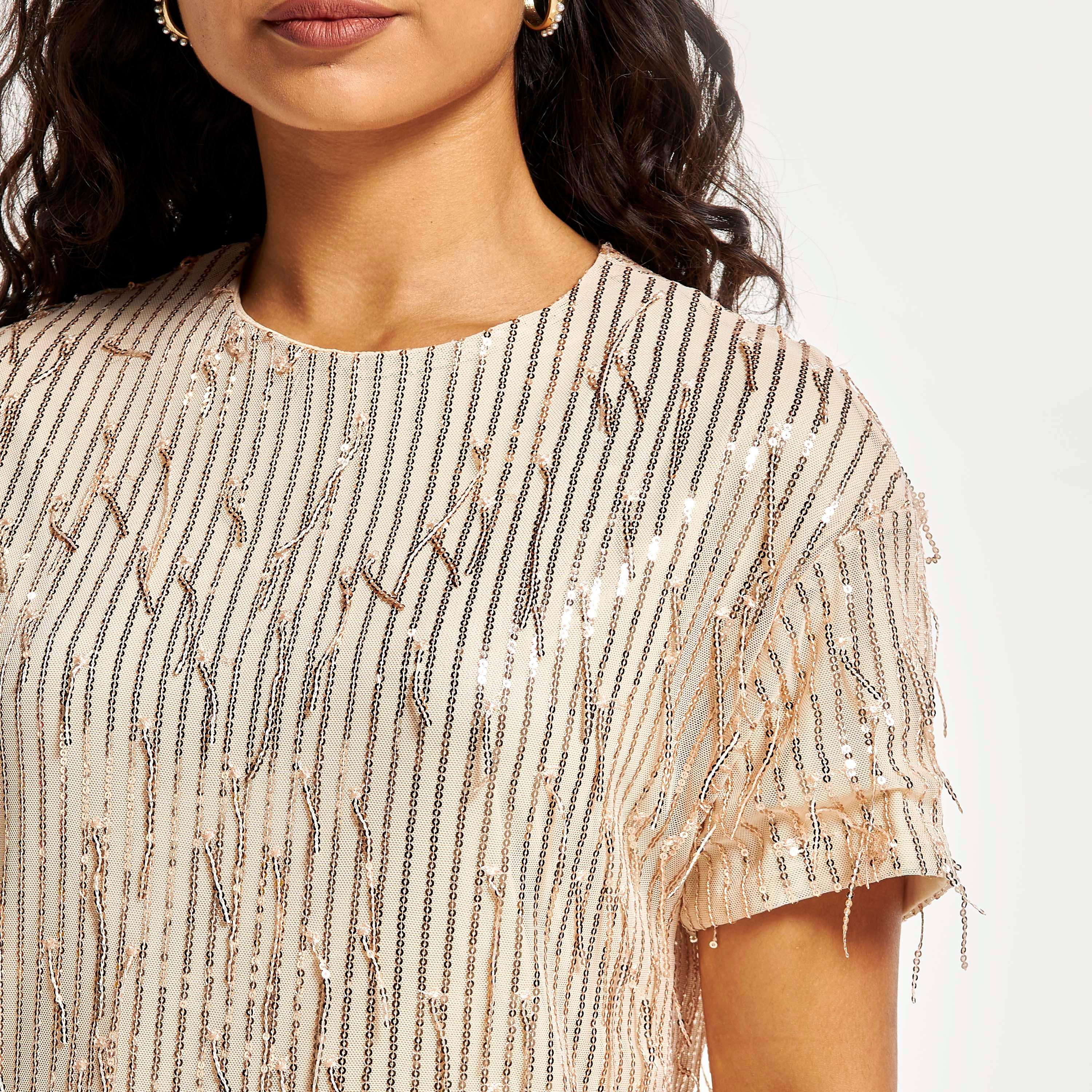 فستان واسع مزيّن بأكمام قصيرة وأزرار من توإكستريمز-women-clothing-dresses-image-4