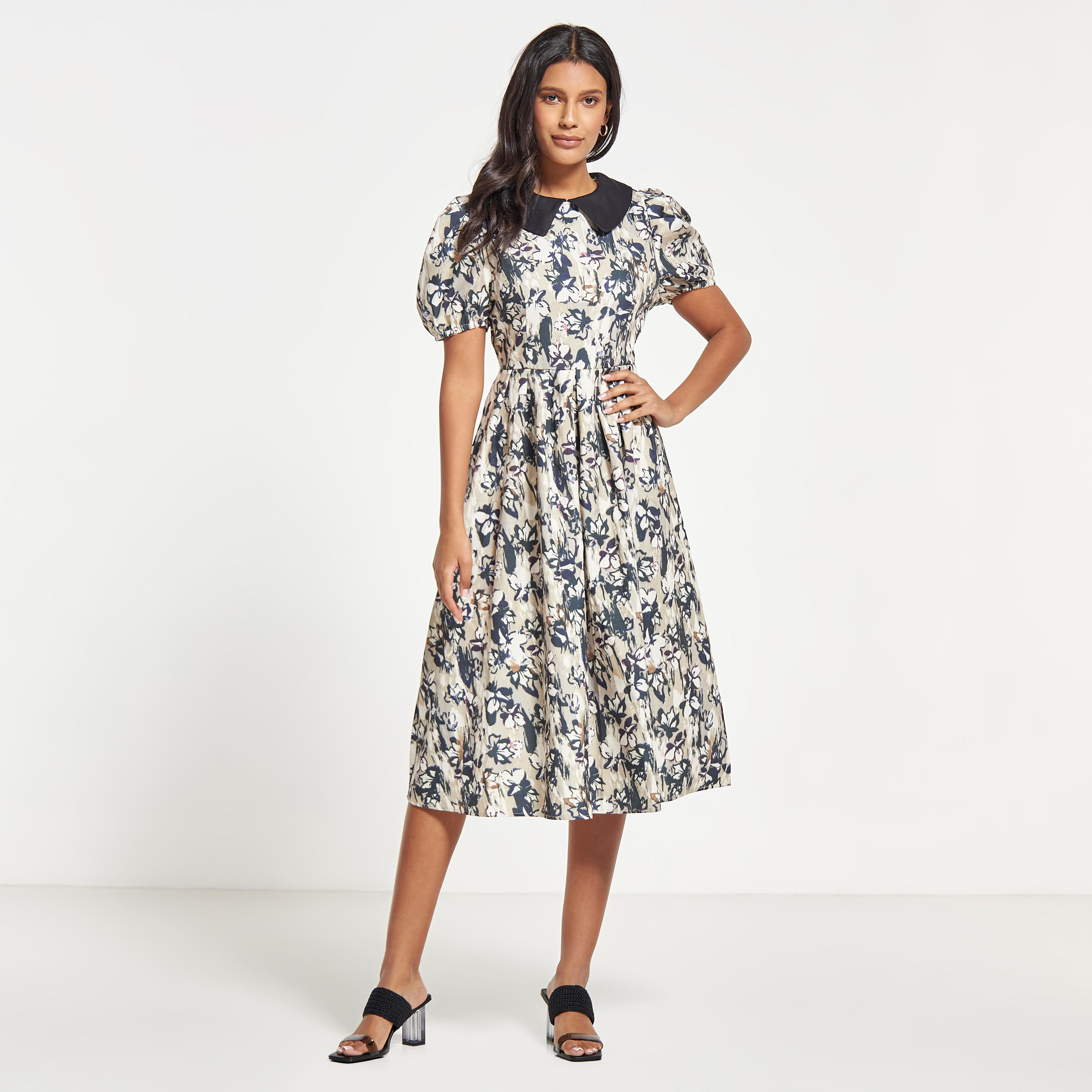 فستان ميدي بياقة بيتر بان وأكمام منفوخة وطبعات أزهار من تو إكستريمز-women-clothing-dresses-image-2