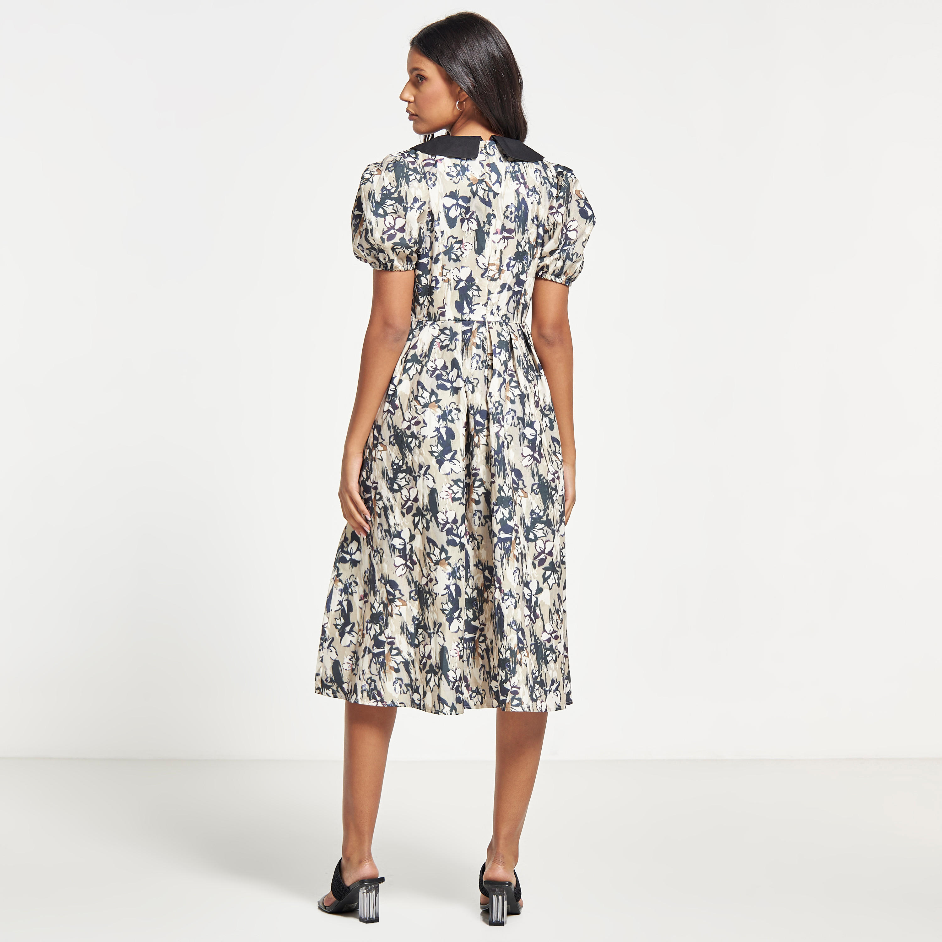 فستان ميدي بياقة بيتر بان وأكمام منفوخة وطبعات أزهار من تو إكستريمز-women-clothing-dresses-image-3