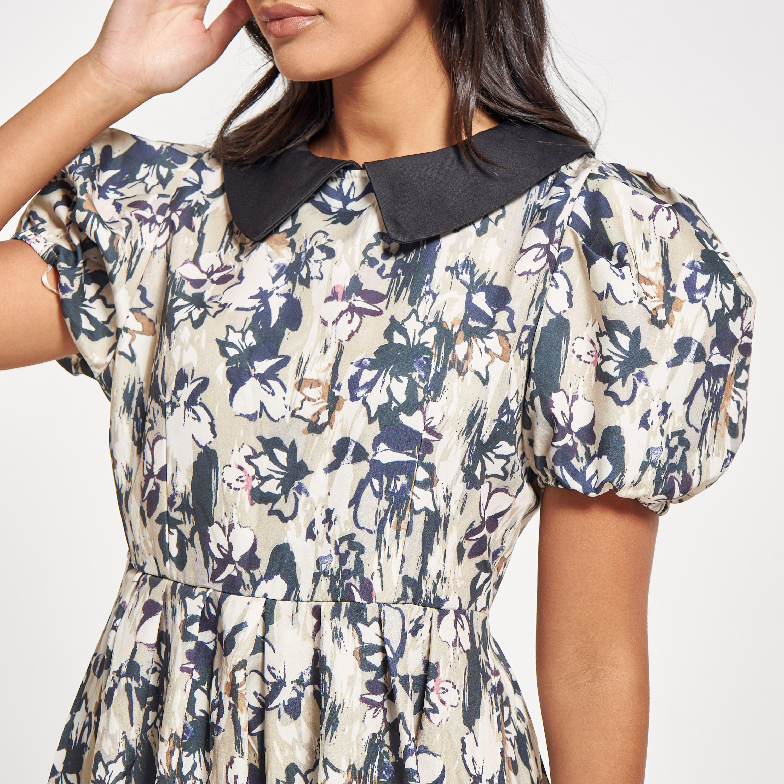 فستان ميدي بياقة بيتر بان وأكمام منفوخة وطبعات أزهار من تو إكستريمز-women-clothing-dresses-image-4