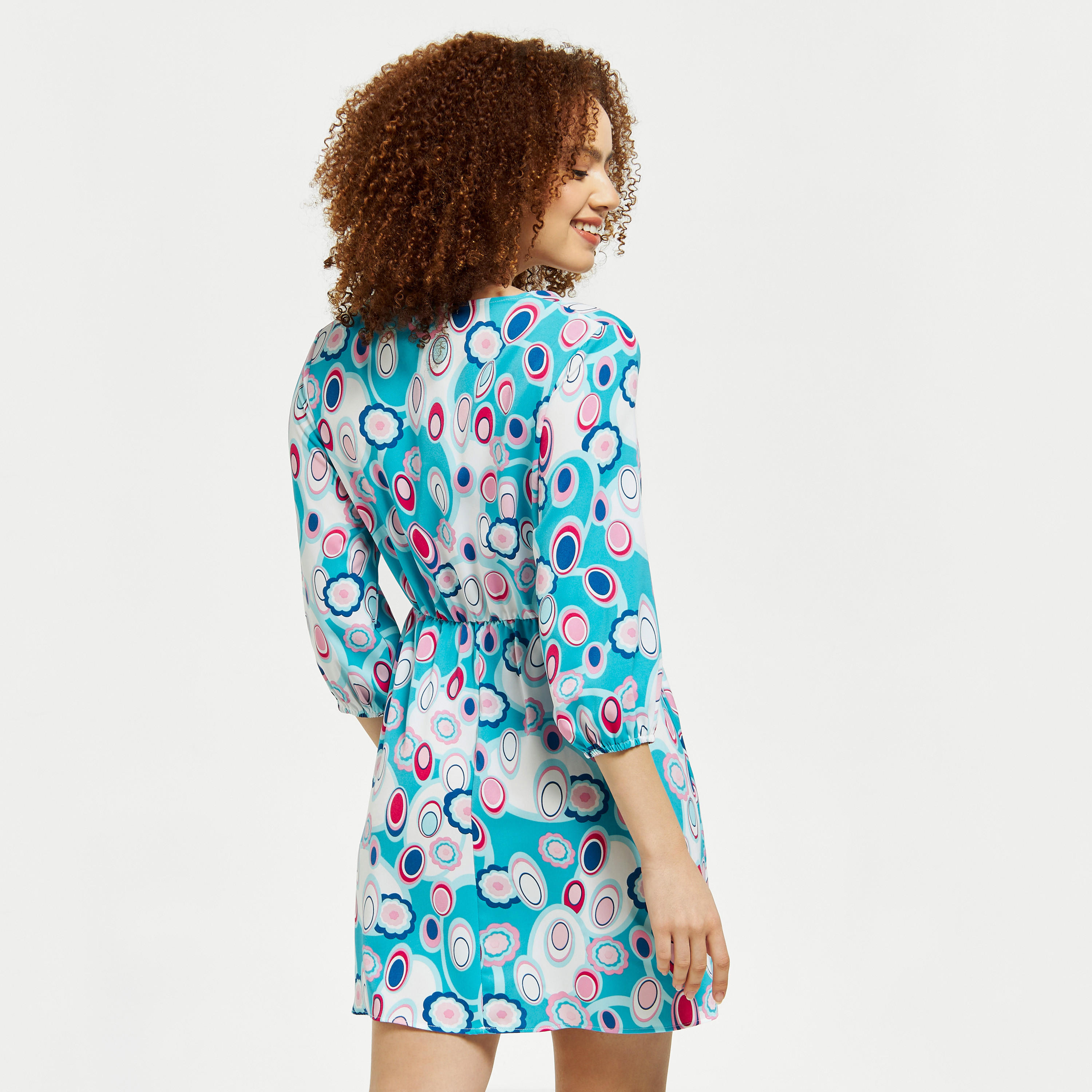 فستان قصير بطبعات بأكمام 3/4 وحزام بإبزيم إغلاق-women-clothing-dresses-image-3