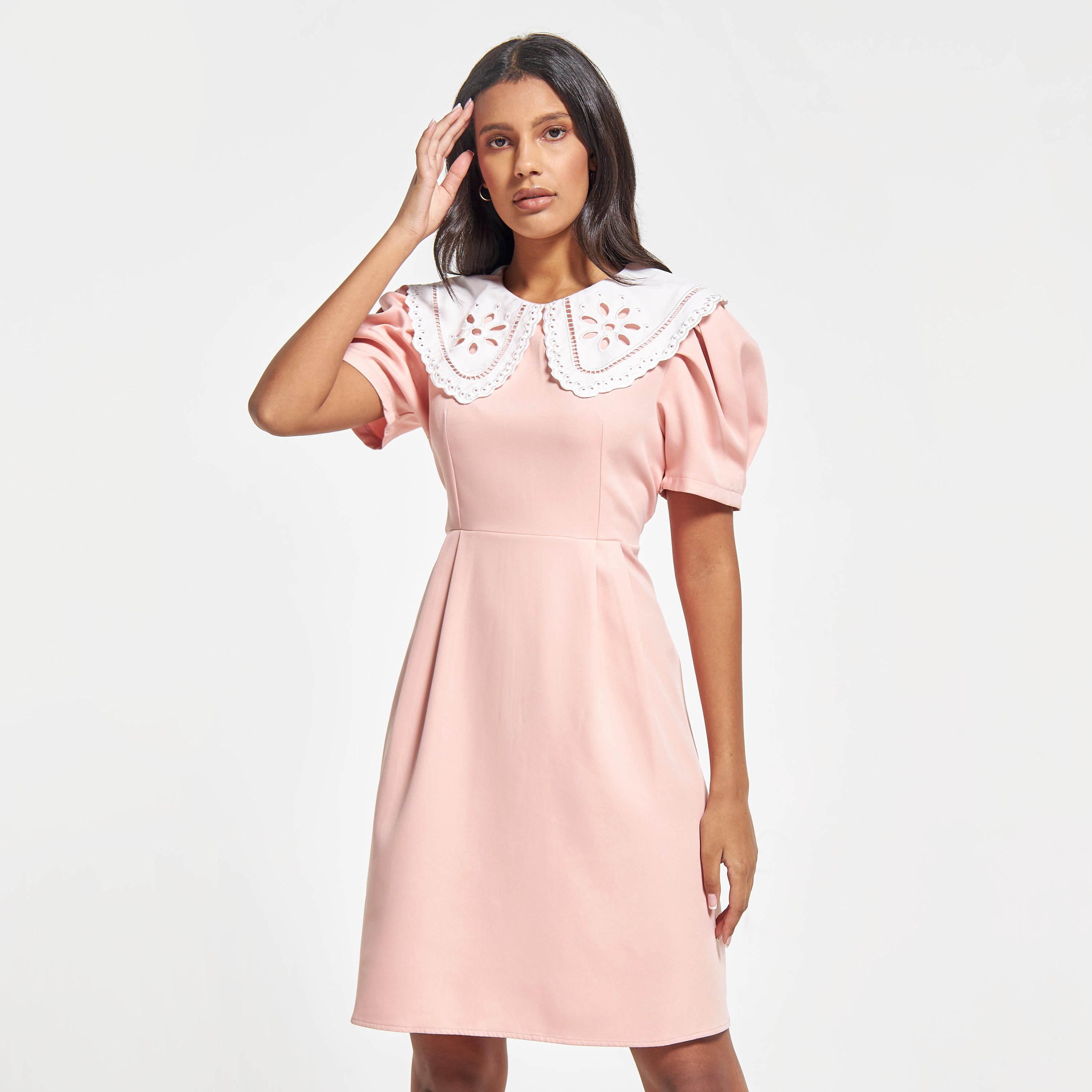 فستان قصير سادة بياقة بيتر بان وأكمام منفوخة من تو إكستريمز-women-clothing-dresses-image-1