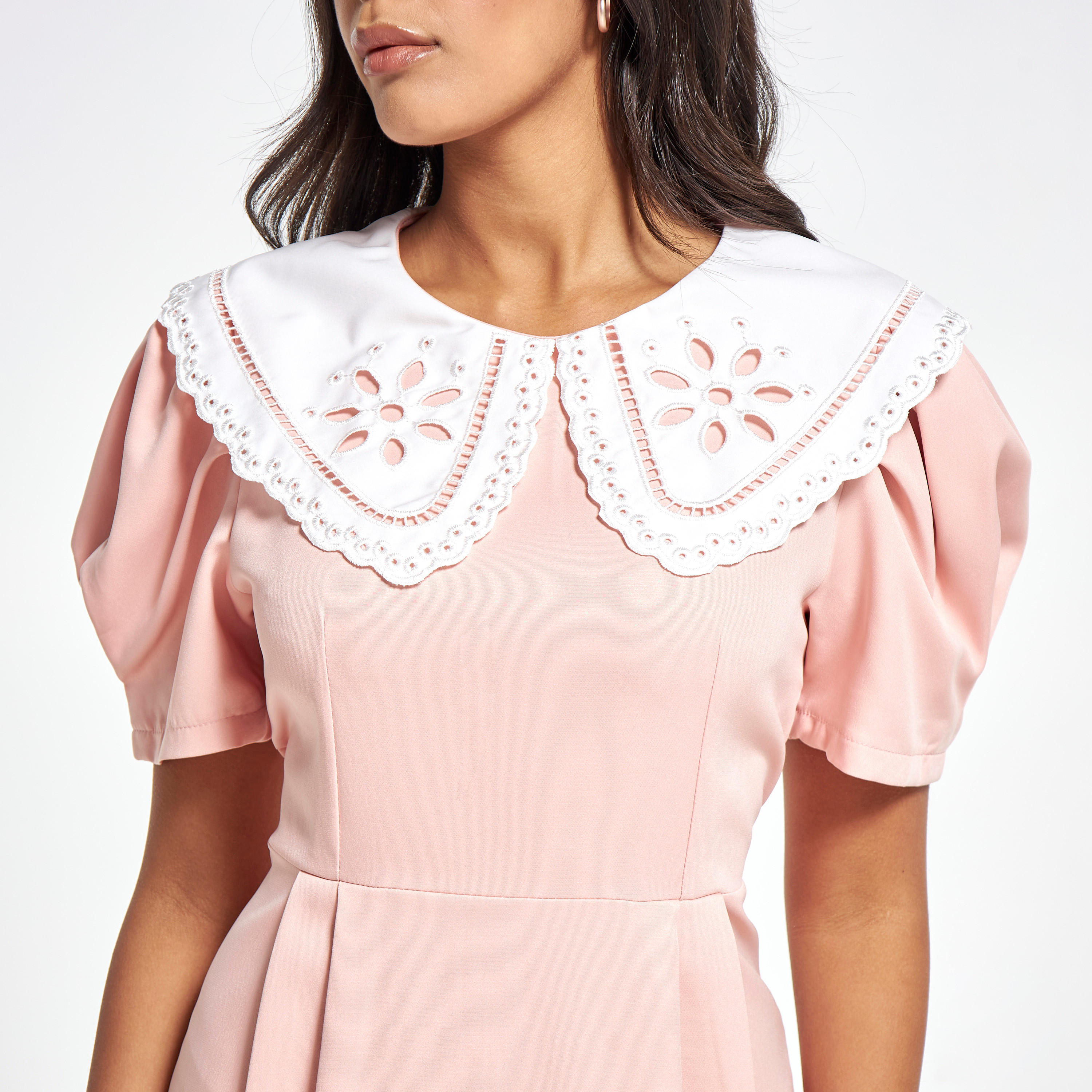 فستان قصير سادة بياقة بيتر بان وأكمام منفوخة من تو إكستريمز-women-clothing-dresses-image-4