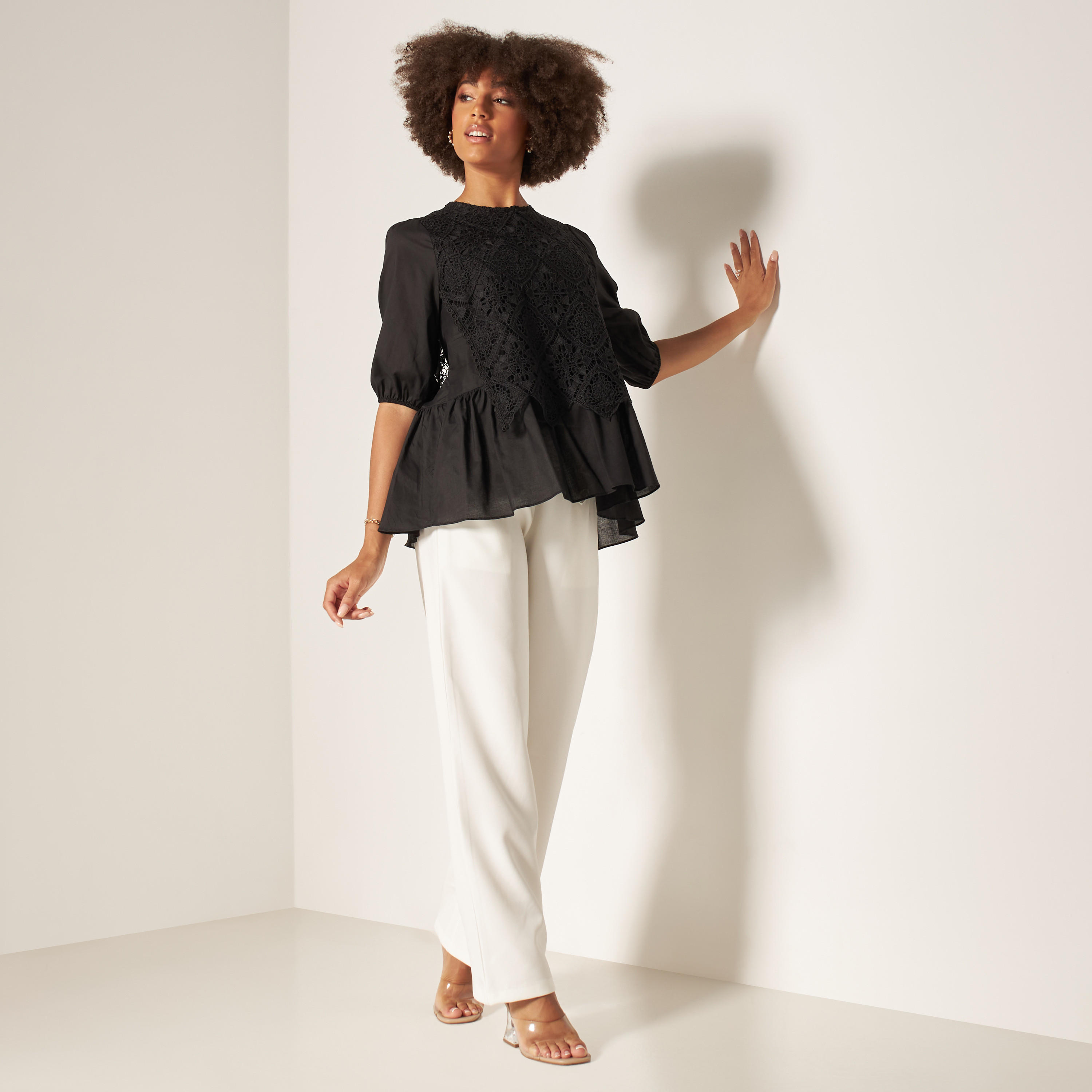 بلوزة بكشكش على الخصر وأكمام منفوخة وتفاصيل دانتيل من تو إكستريمز-women-clothing-shirtsandblouses-blouses-image-6