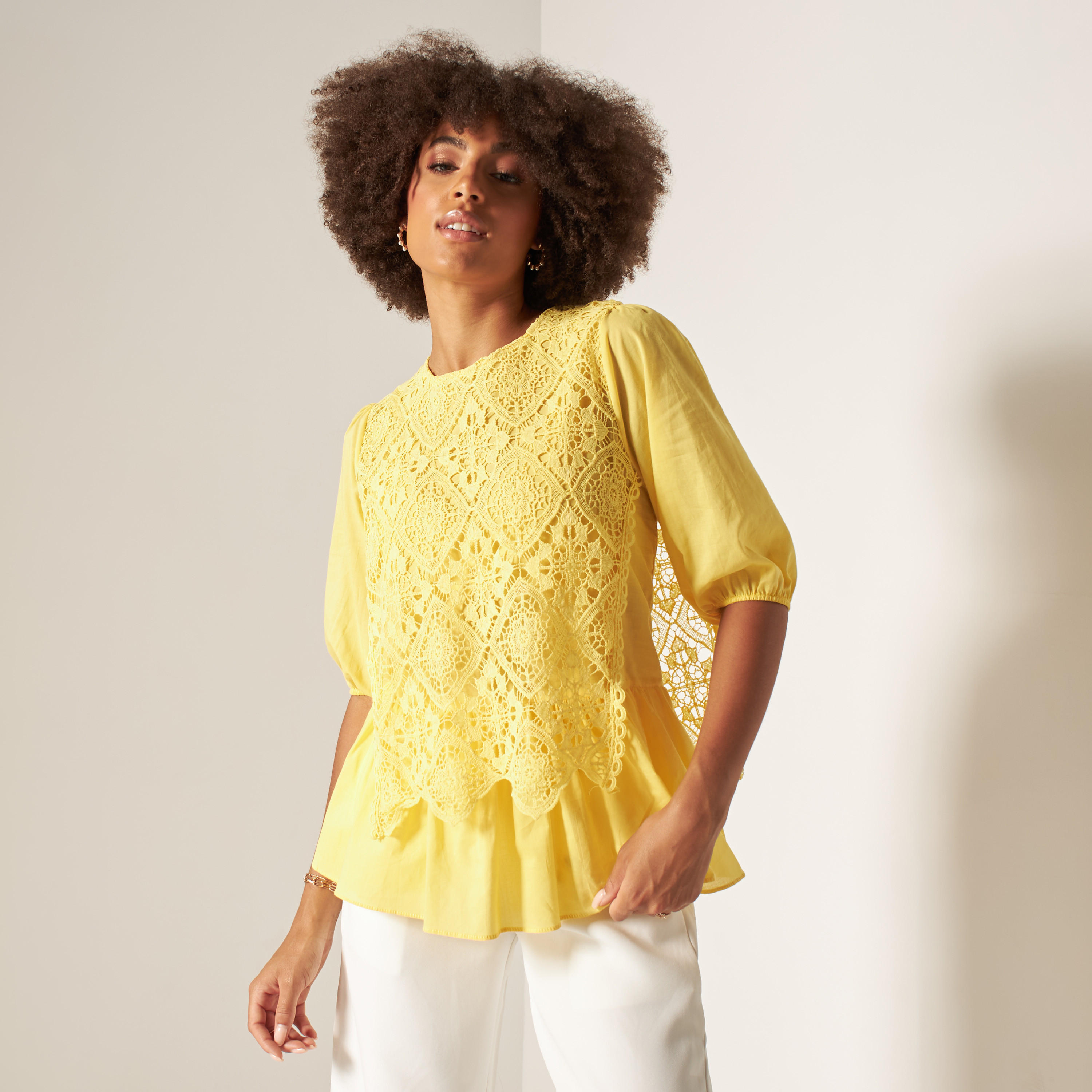 بلوزة بكشكش على الخصر وأكمام منفوخة وتفاصيل دانتيل من تو إكستريمز-women-clothing-shirtsandblouses-blouses-image-9