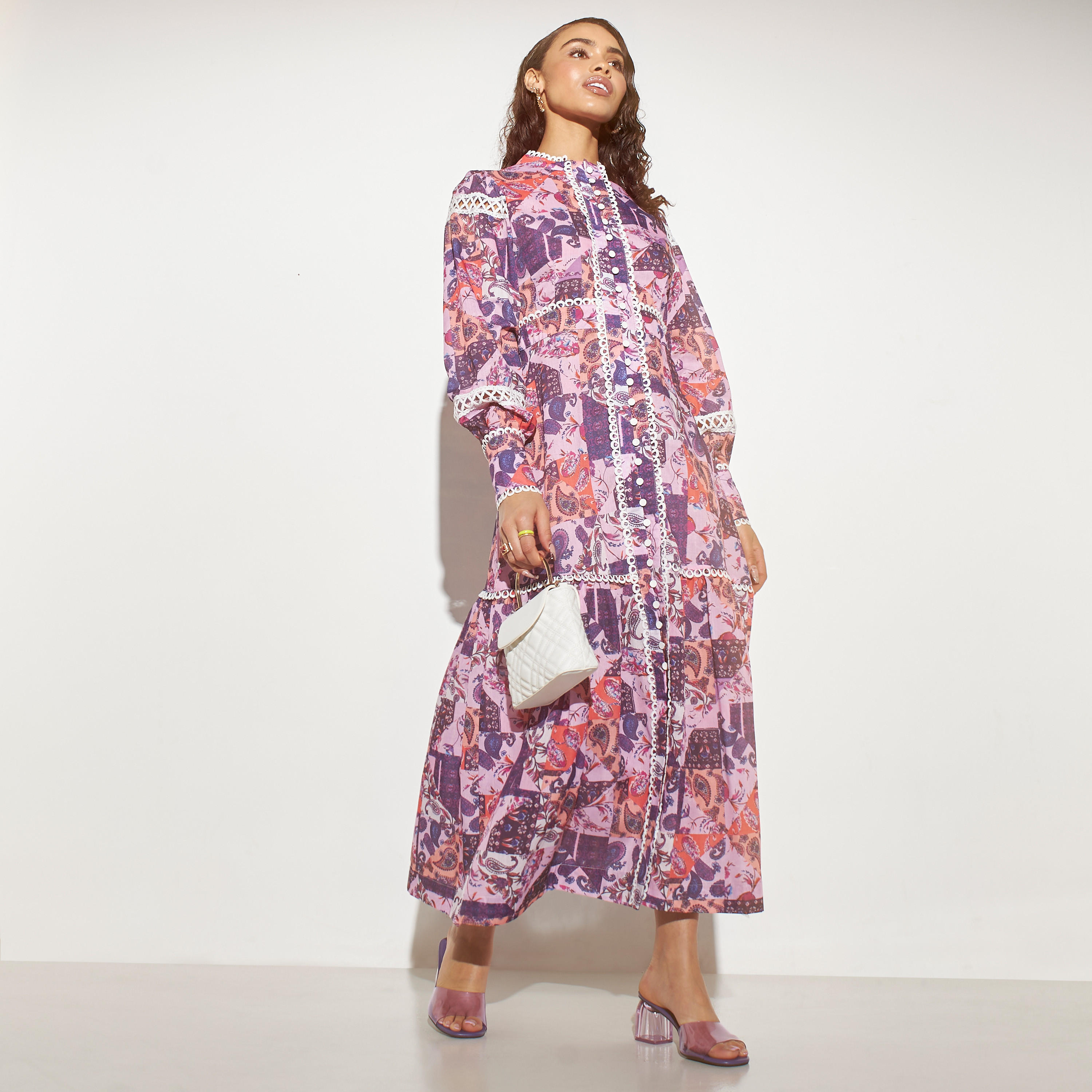فستان طويل بتفاصيل دانتيل وطبعات بيزلي من تو إكستريمز-women-clothing-dresses-image-1