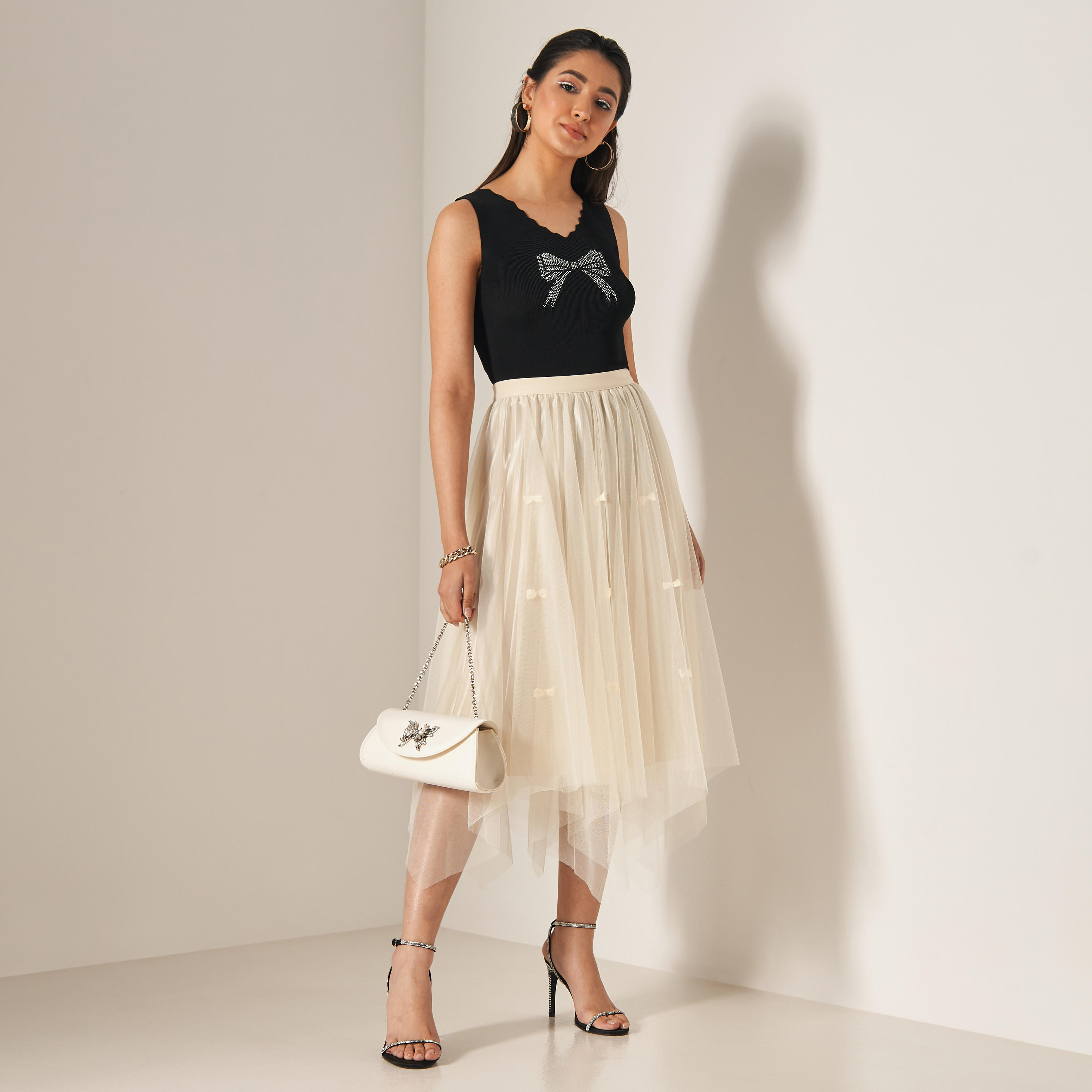 بلوزة دون أكمام مزيّنة من تو إكستريمز-women-clothing-tshirts-image-2