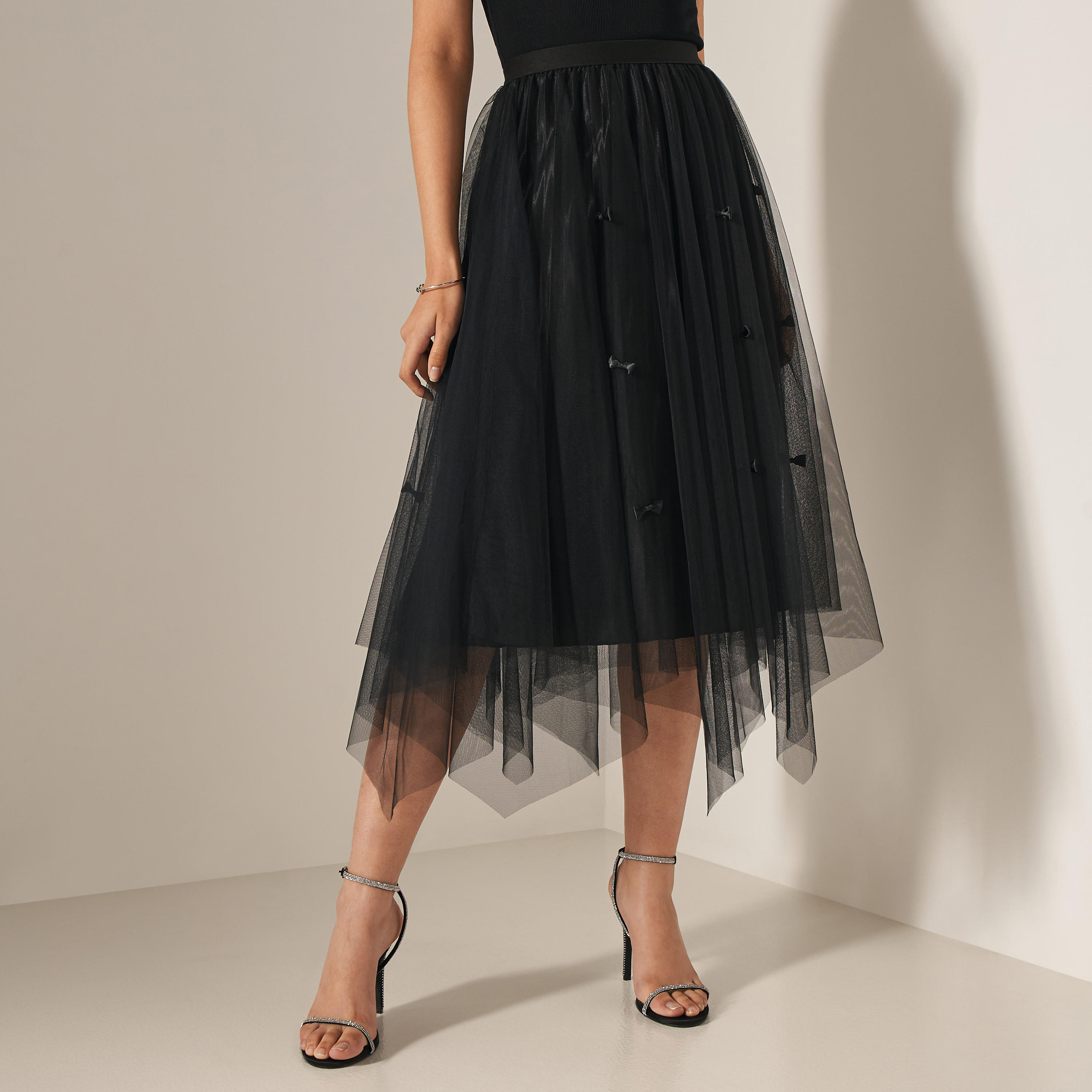تنورة شبكية سادة بحواف غير مستوية وفيونكة من تو إكستريمز-women-clothing-bottoms-skirts-image-1