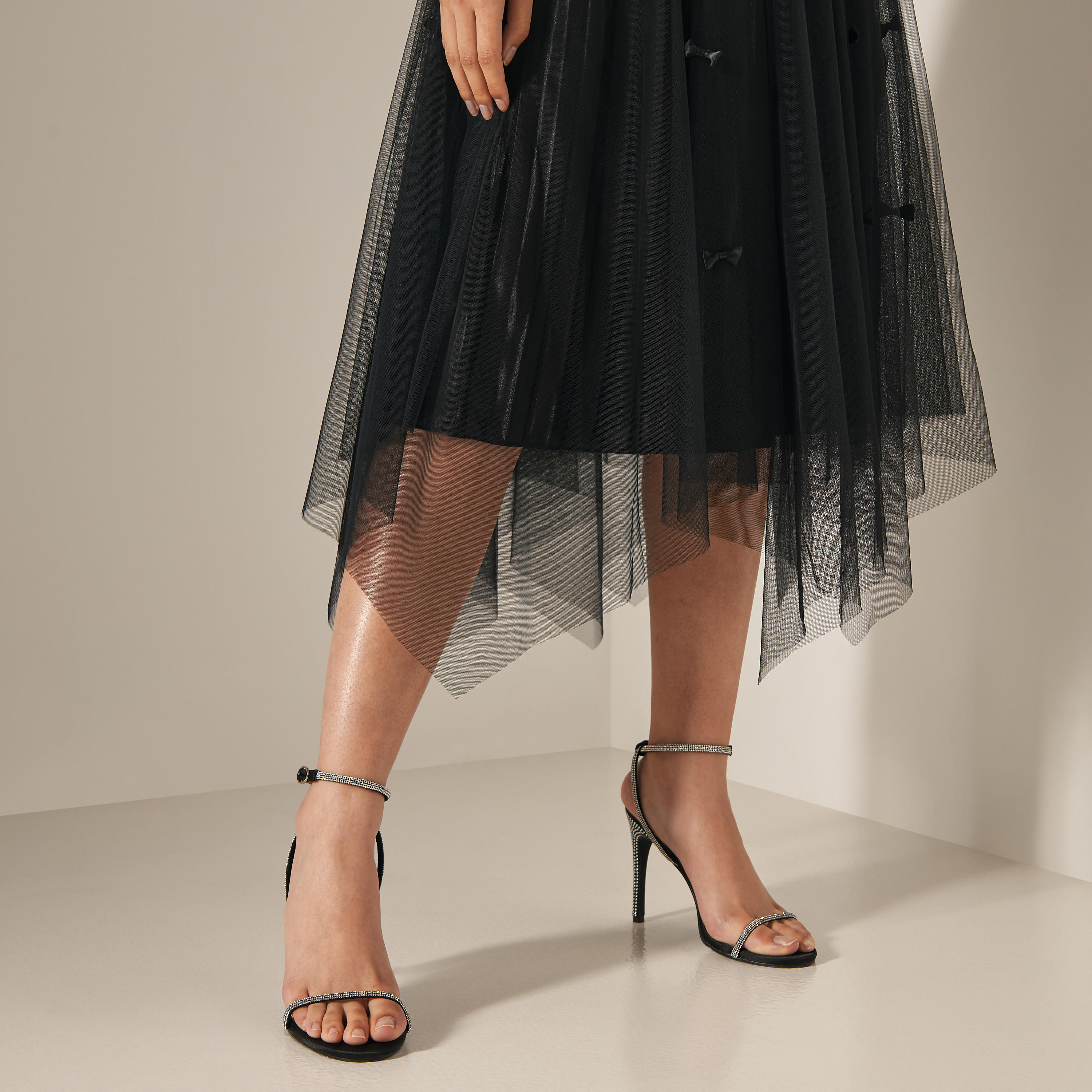 تنورة شبكية سادة بحواف غير مستوية وفيونكة من تو إكستريمز-women-clothing-bottoms-skirts-image-4