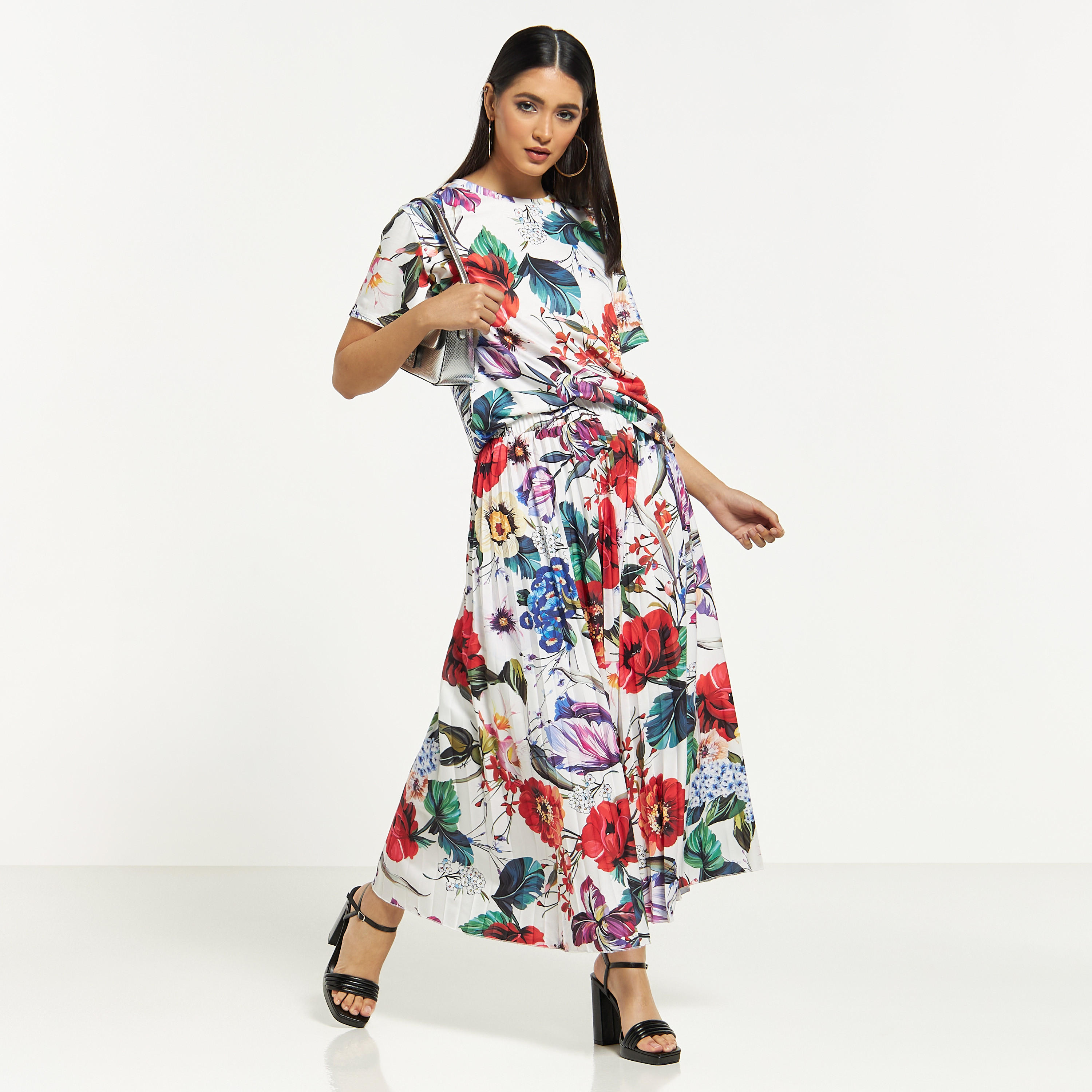 تنّورة طويلة بكسرات وخصر مطاطي وطبعات أزهار من تو إكستريمز-women-clothing-bottoms-skirts-image-2