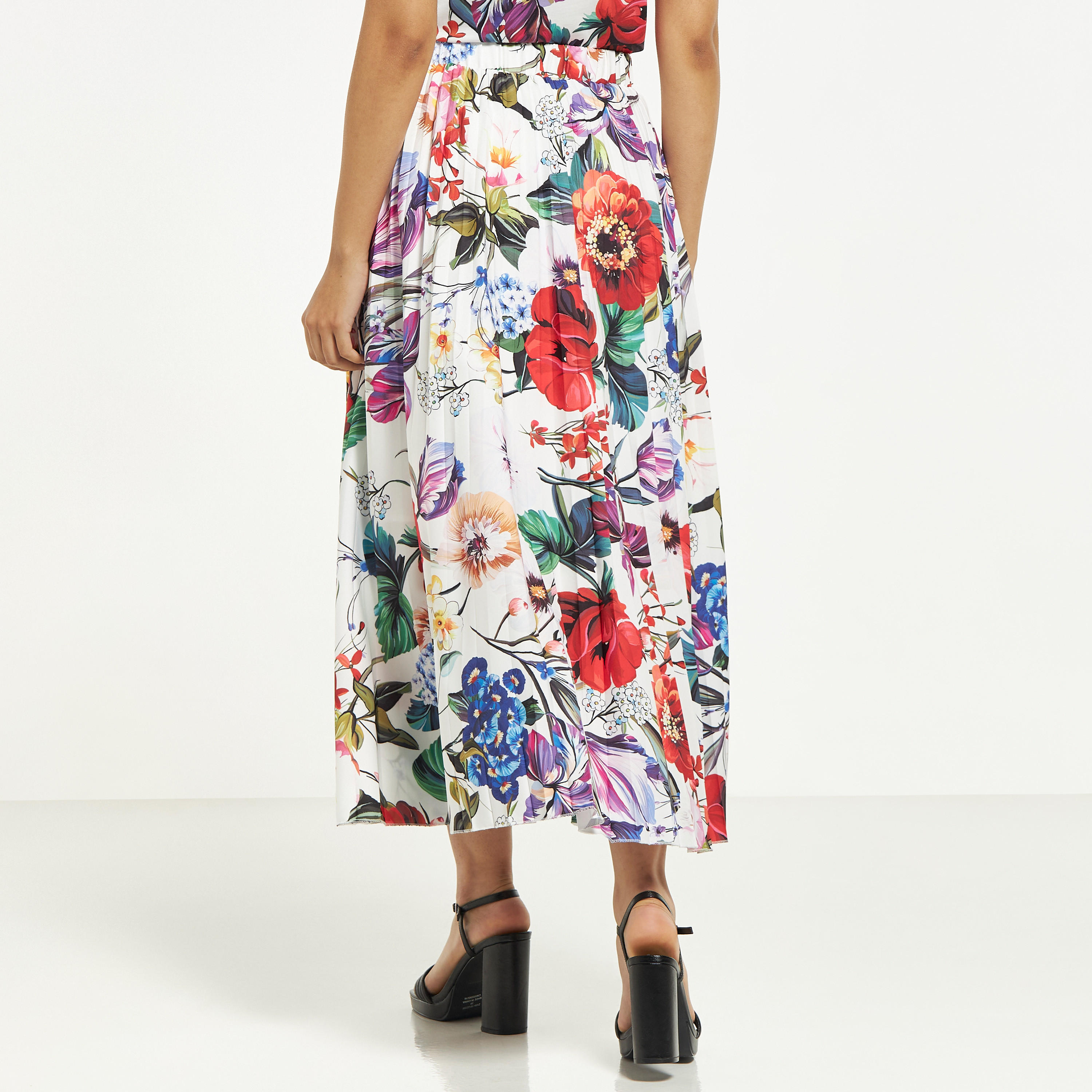 تنّورة طويلة بكسرات وخصر مطاطي وطبعات أزهار من تو إكستريمز-women-clothing-bottoms-skirts-image-3
