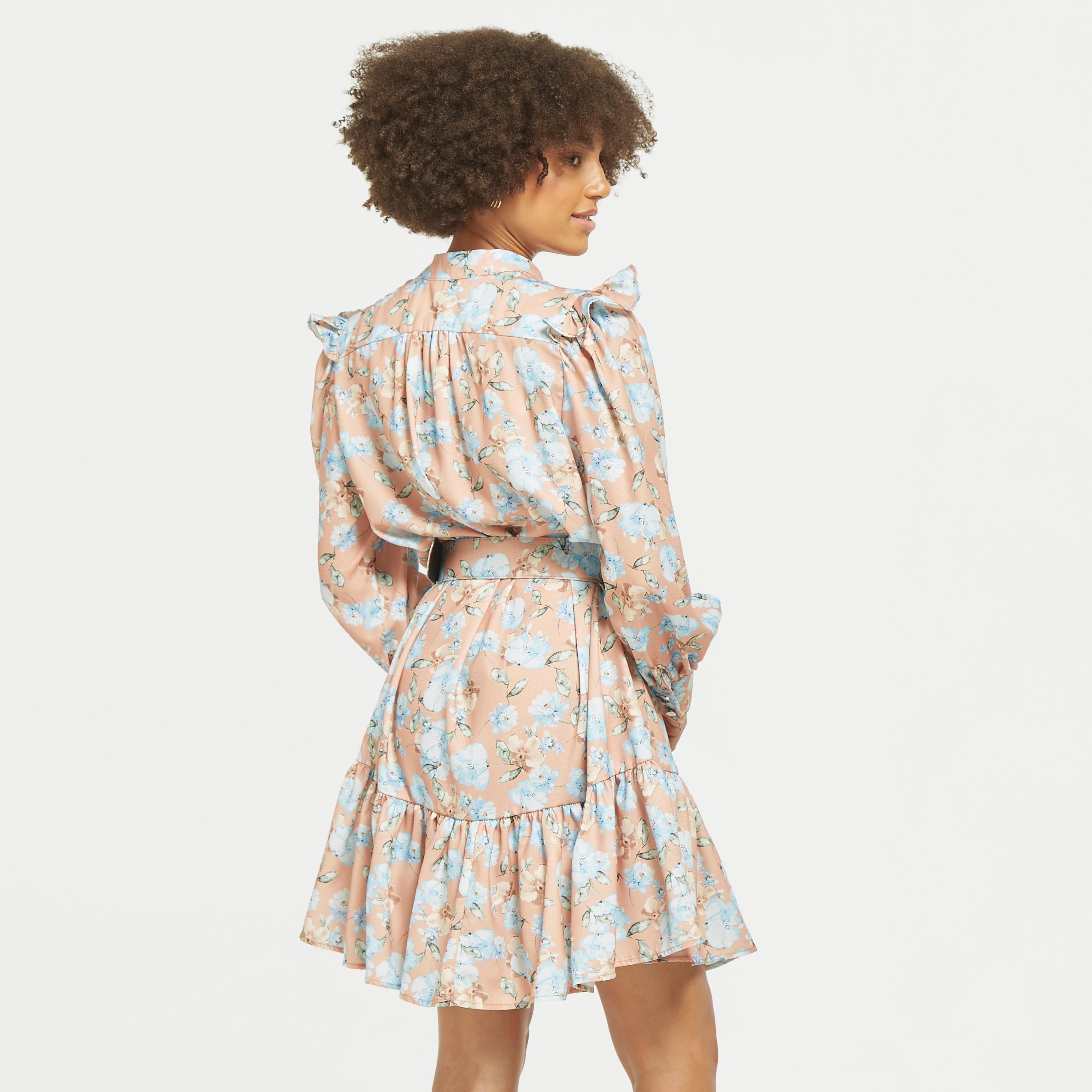 فستان قميص بحزام وكشكش وطبعات أزهار من تو إكستريمز-women-clothing-dresses-image-3