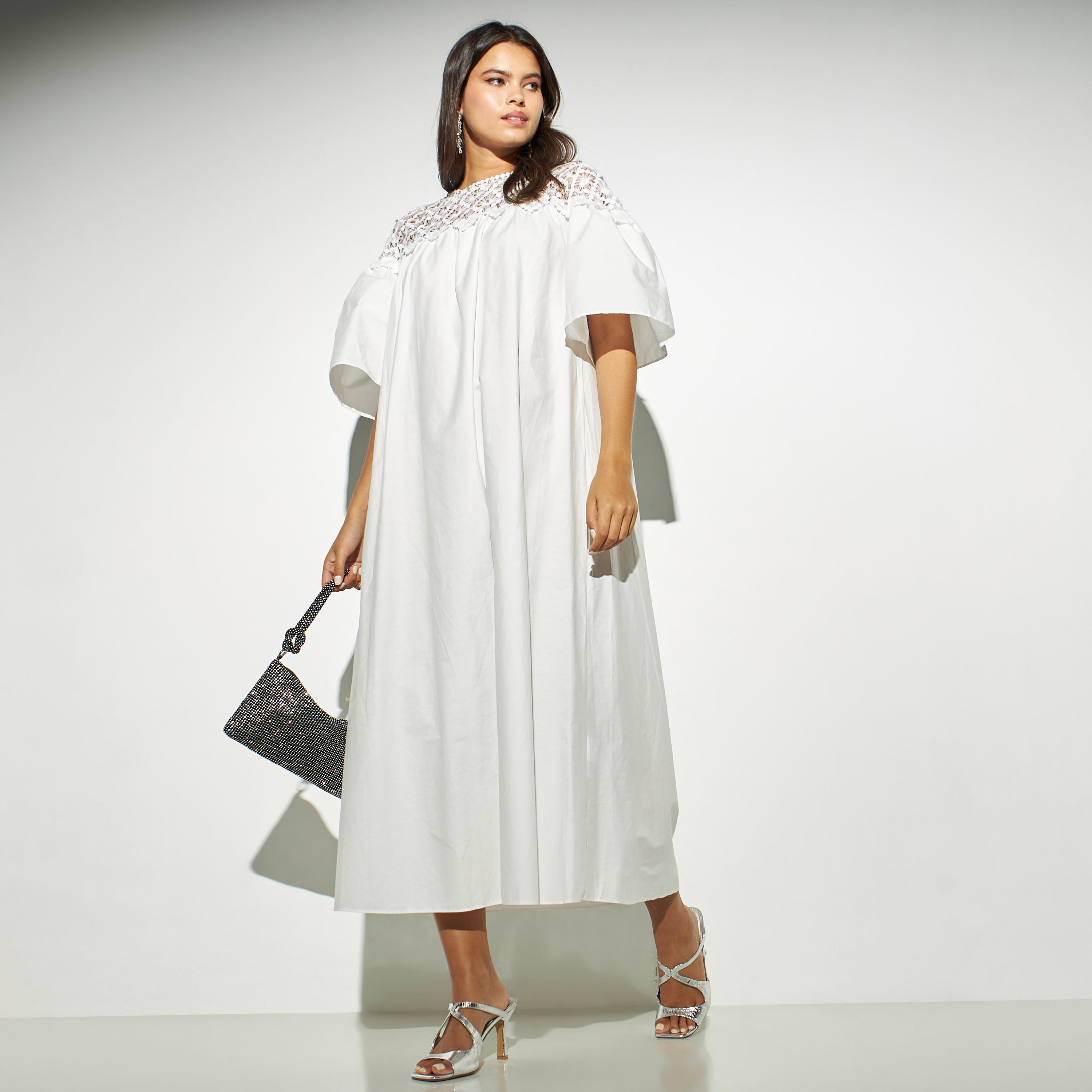 فستان ميدي مزين بالدانتيل بأكمام منفوخة من تو إكستريمز-women-clothing-dresses-image-1