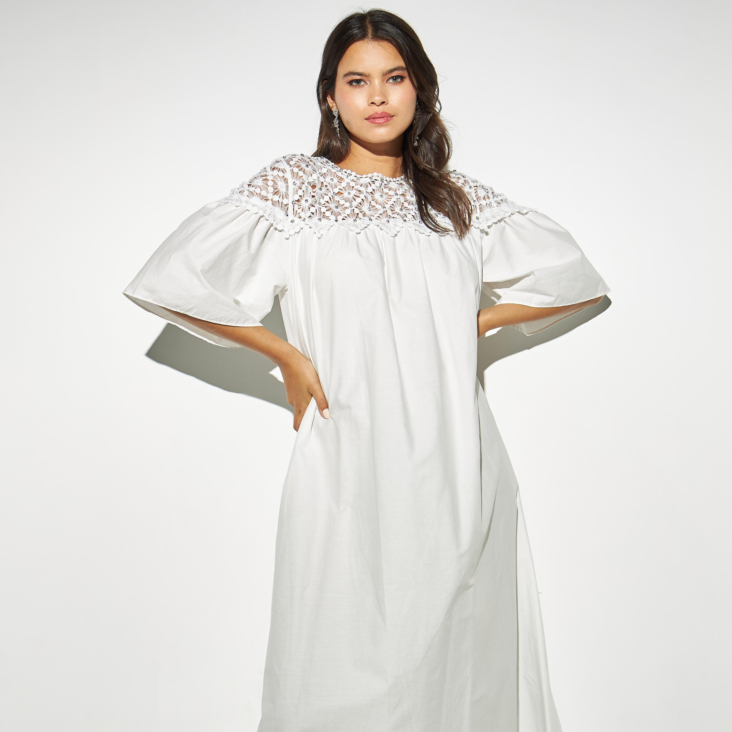 فستان ميدي مزين بالدانتيل بأكمام منفوخة من تو إكستريمز-women-clothing-dresses-image-2