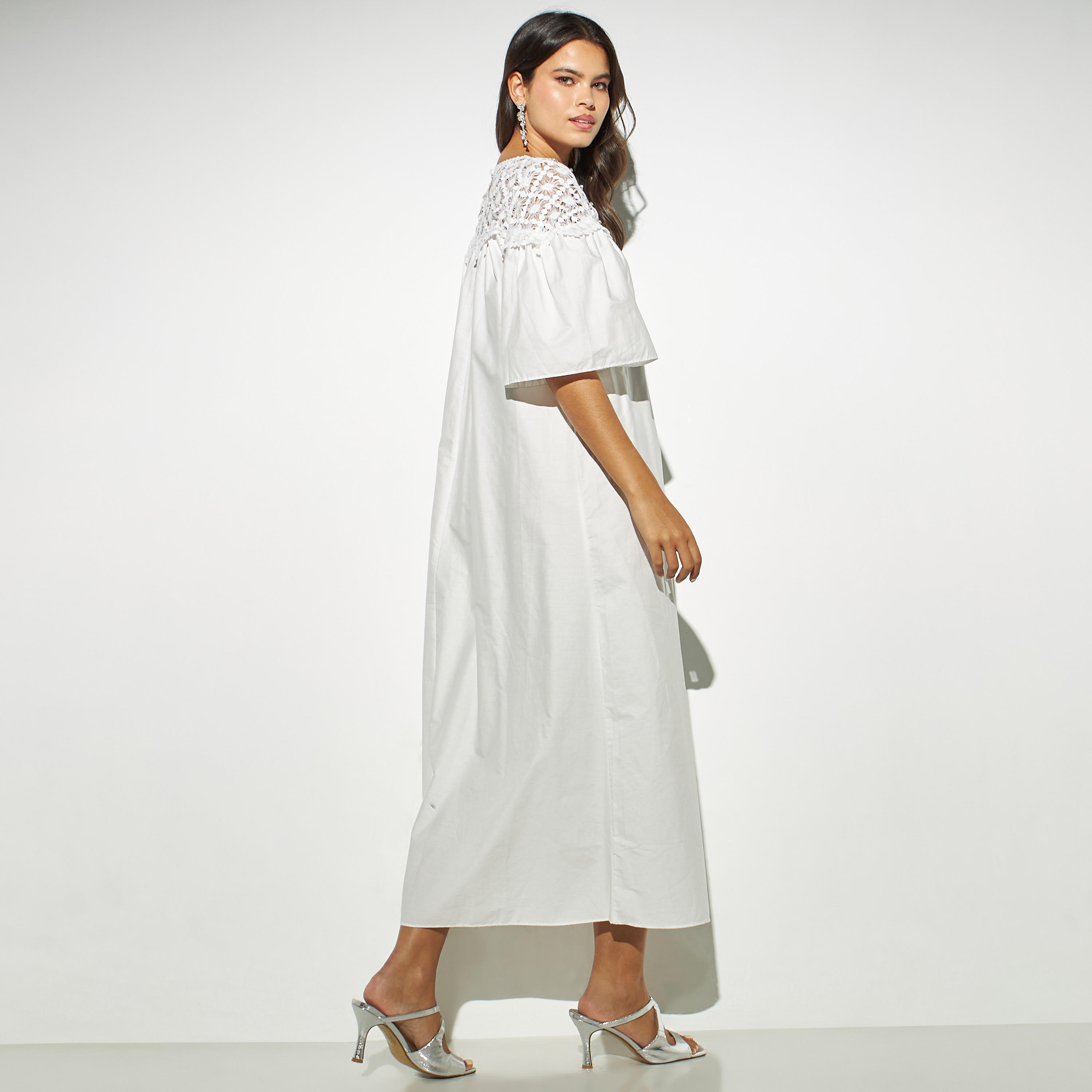 فستان ميدي مزين بالدانتيل بأكمام منفوخة من تو إكستريمز-women-clothing-dresses-image-3