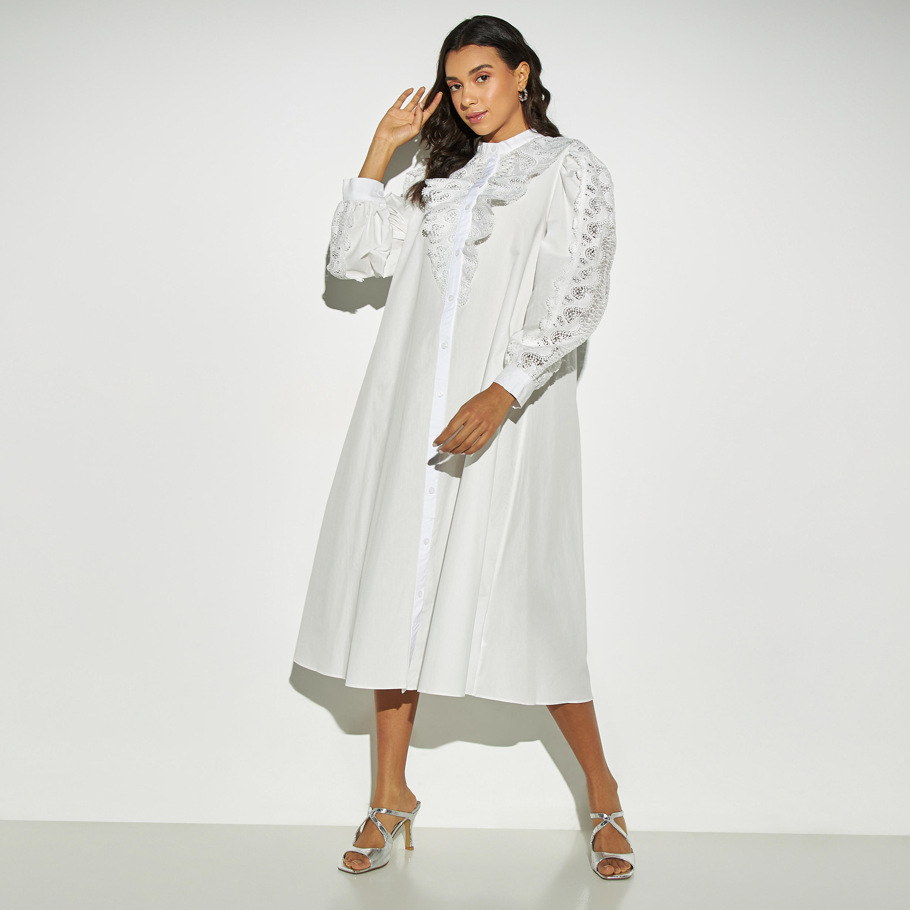 فستان قميص ميدي بأكمام طويلة وتفاصيل دانتيل من توإكستريمز-women-clothing-dresses-image-1