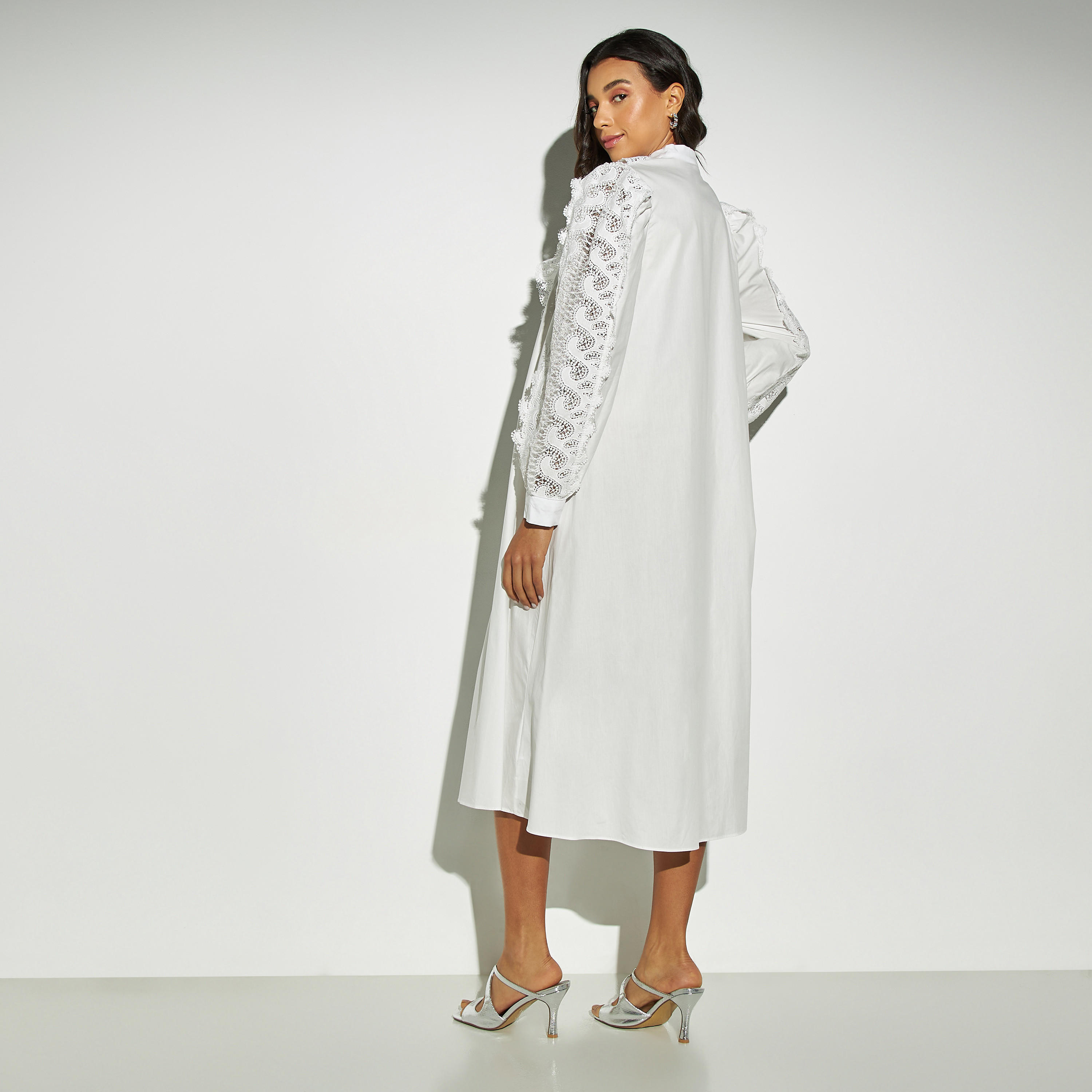 فستان قميص ميدي بأكمام طويلة وتفاصيل دانتيل من توإكستريمز-women-clothing-dresses-image-2