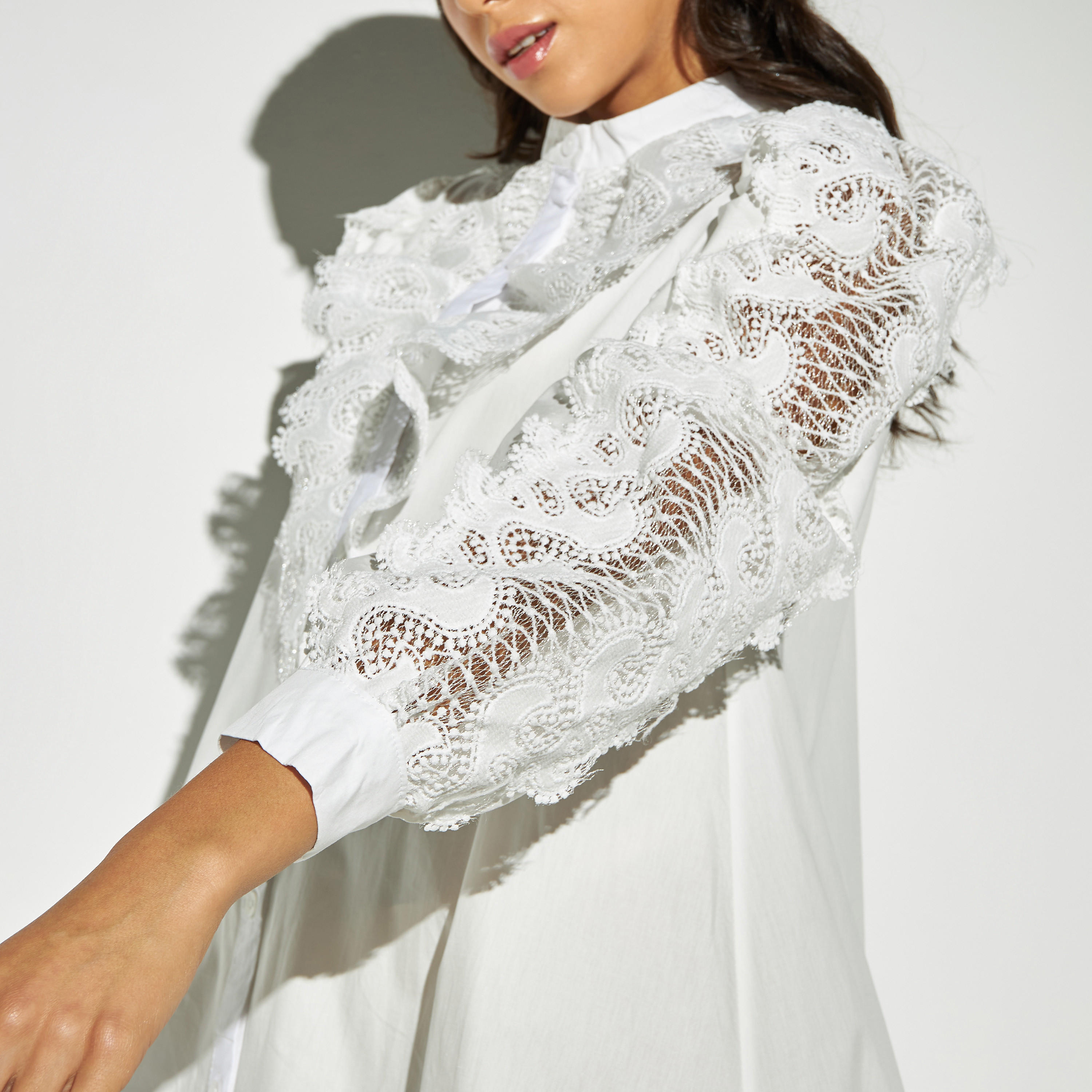 فستان قميص ميدي بأكمام طويلة وتفاصيل دانتيل من توإكستريمز-women-clothing-dresses-image-3