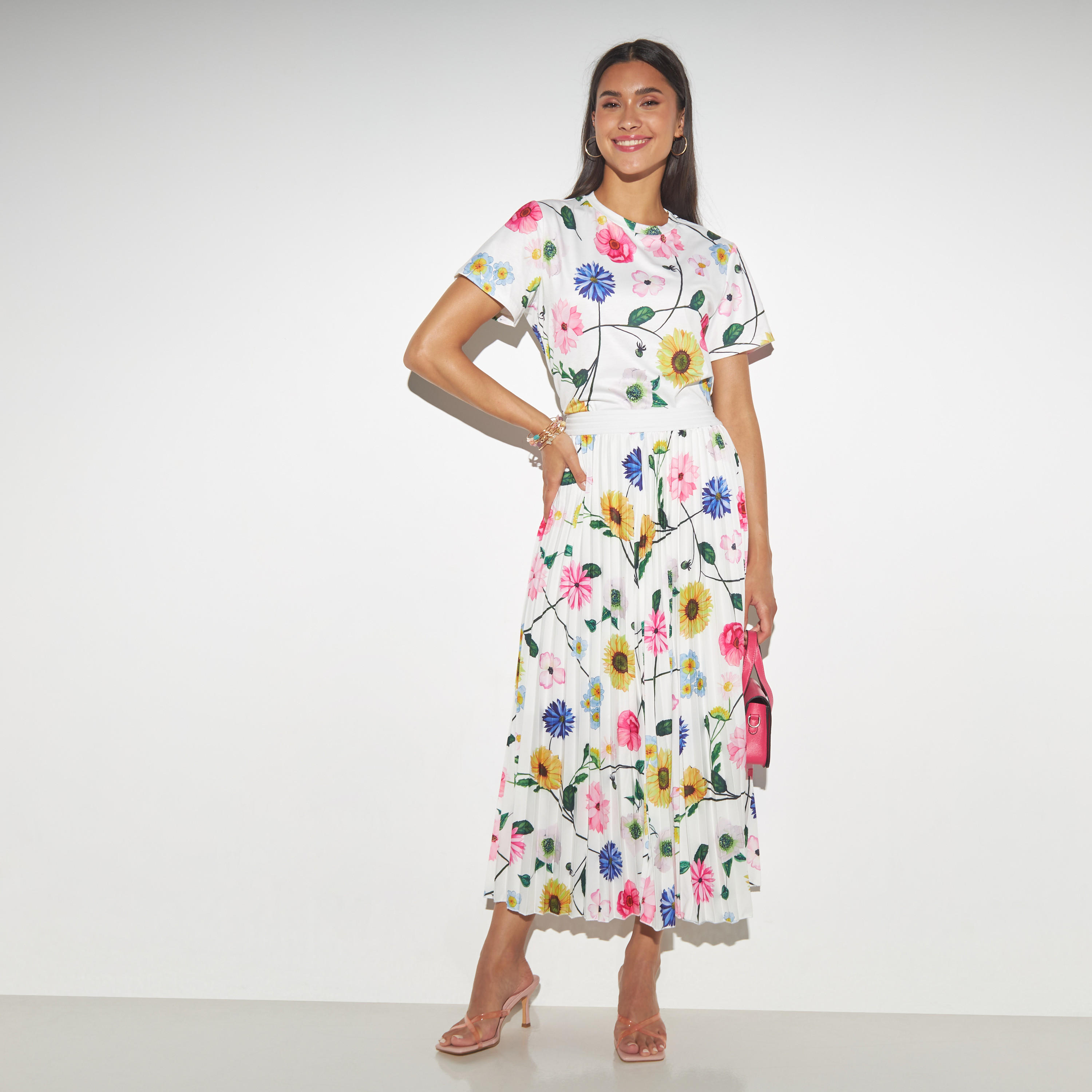 تيشيرت بياقة ضيّقة وأكمام قصيرة وطبعات من تو إكستريمز-women-clothing-tshirts-image-2