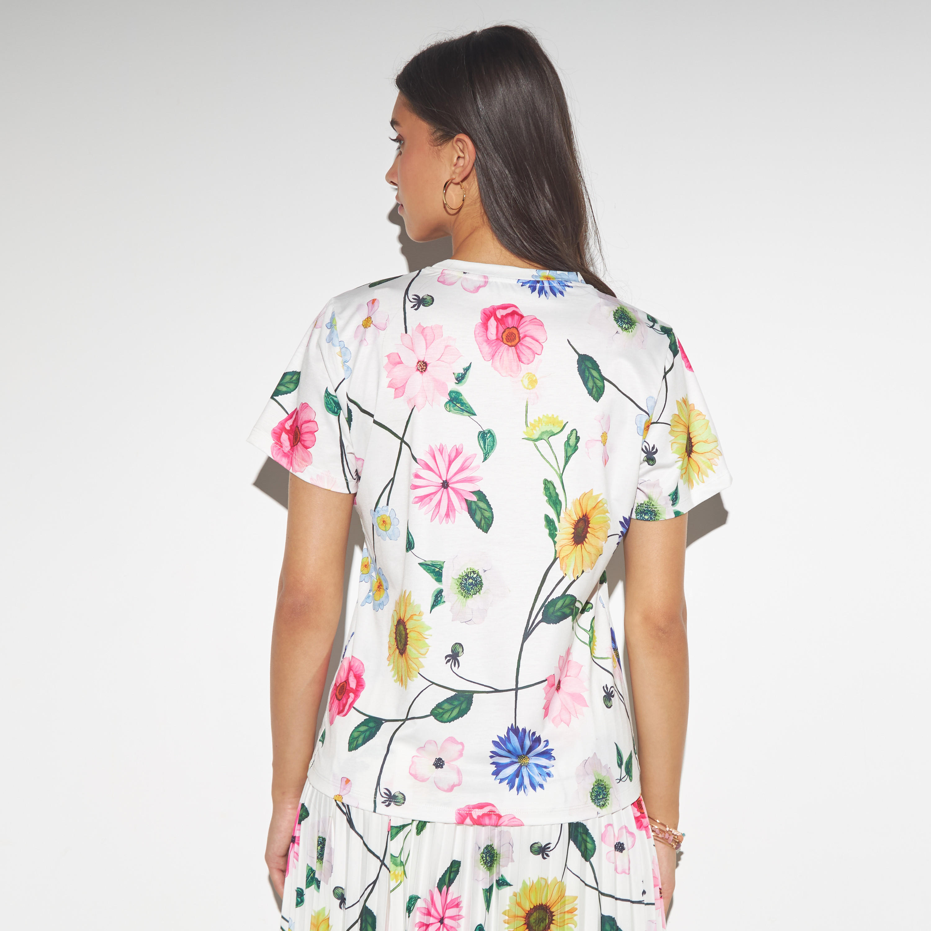 تيشيرت بياقة ضيّقة وأكمام قصيرة وطبعات من تو إكستريمز-women-clothing-tshirts-image-4