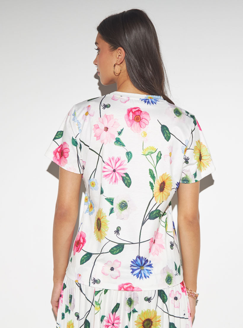 تيشيرت بياقة ضيّقة وأكمام قصيرة وطبعات من تو إكستريمز-women-clothing-tshirts-image-4