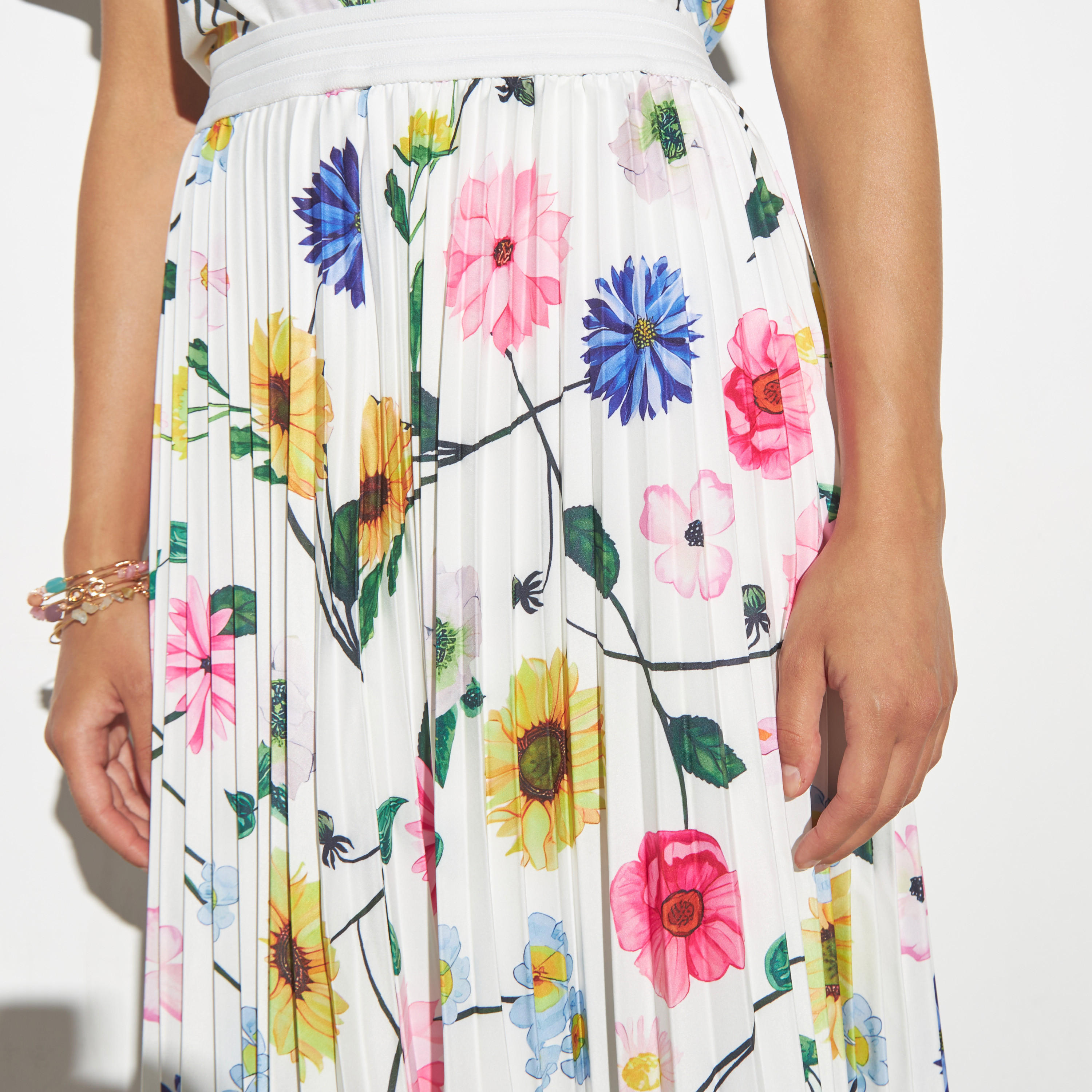 تنّورة بكسرات وخصر مطاطي وطبعات أزهار من تو إكستريمز-women-clothing-bottoms-skirts-image-3