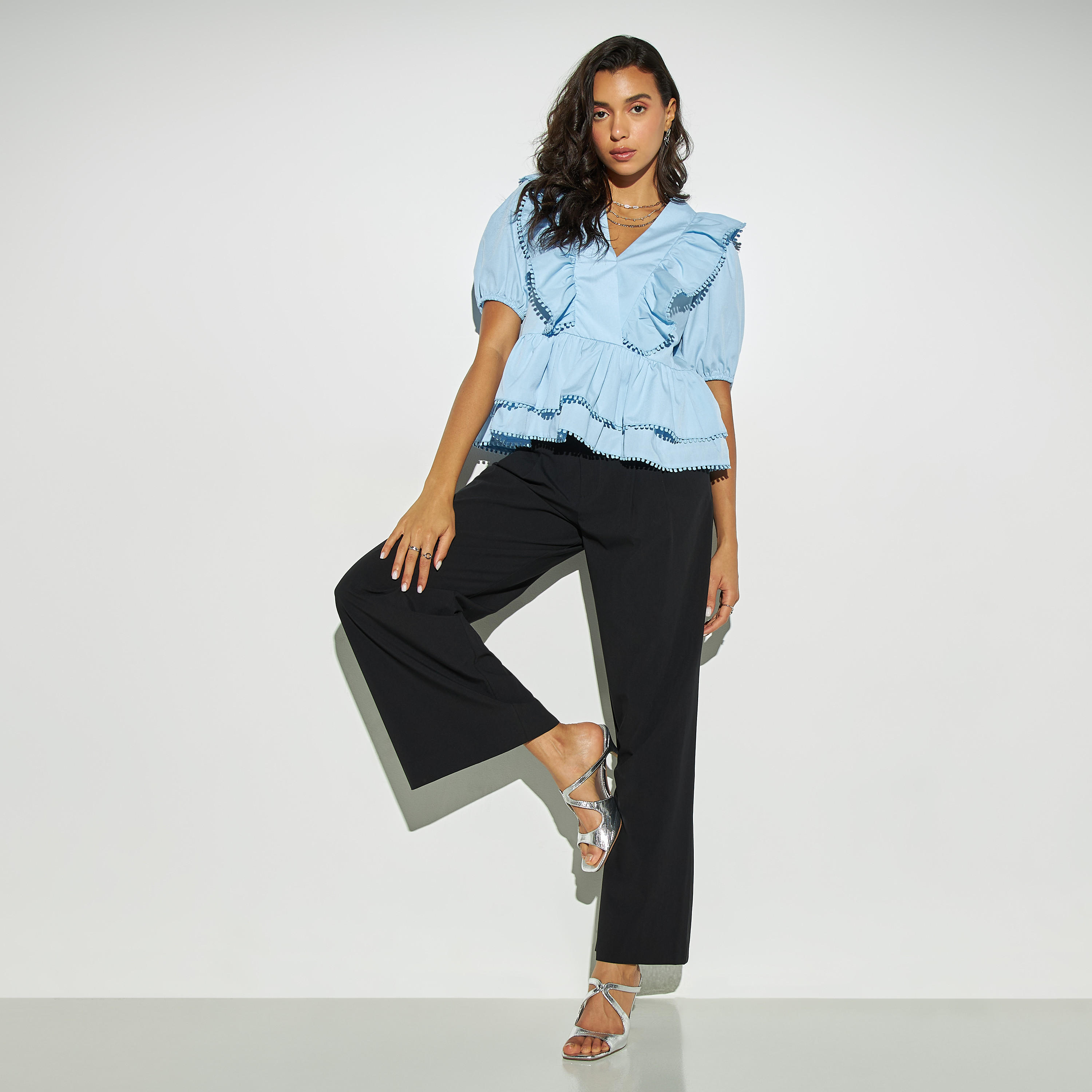 بلوزة بياقة V بكشكش ودانتيل من تو إكستريمز-women-clothing-shirtsandblouses-blouses-image-2