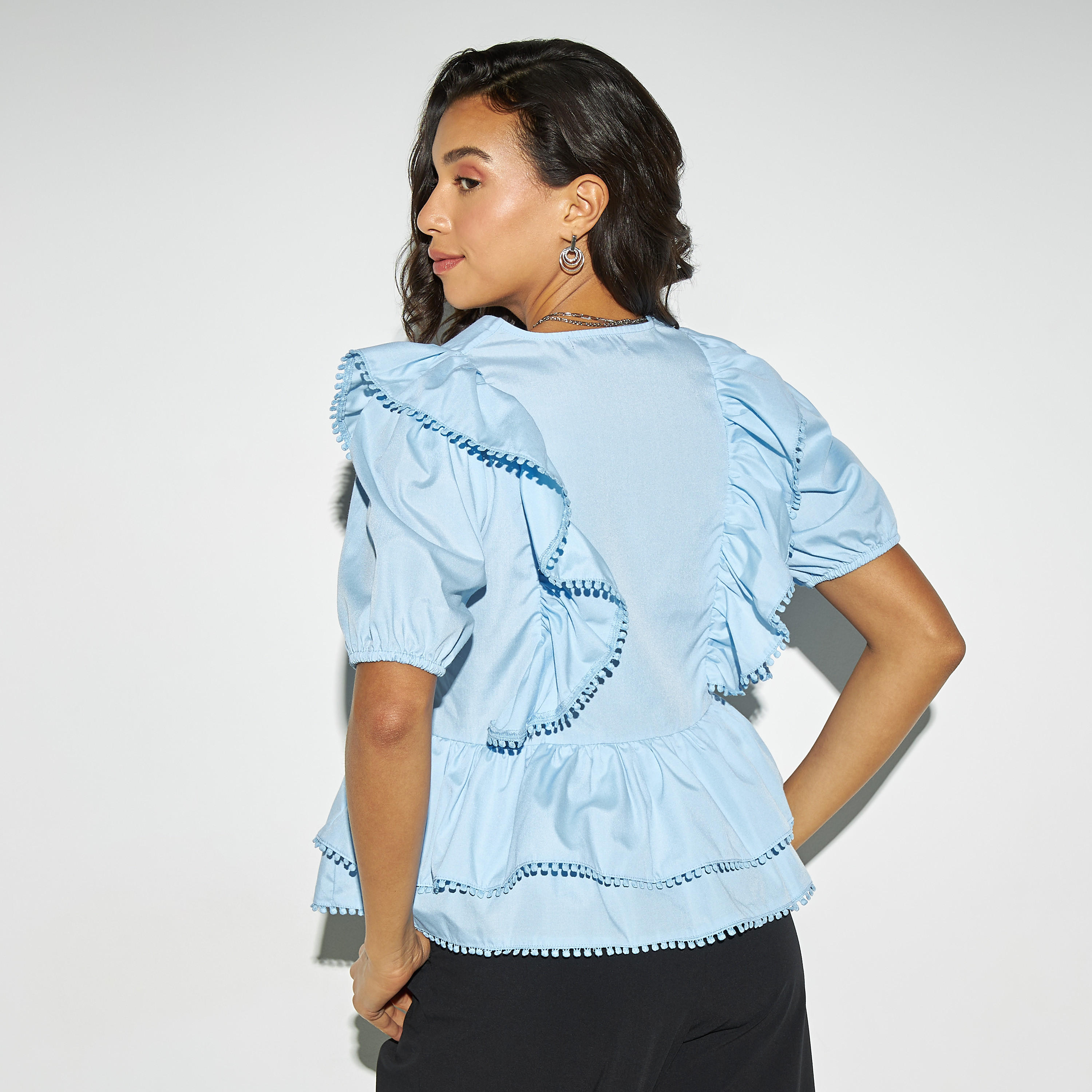 بلوزة بياقة V بكشكش ودانتيل من تو إكستريمز-women-clothing-shirtsandblouses-blouses-image-3