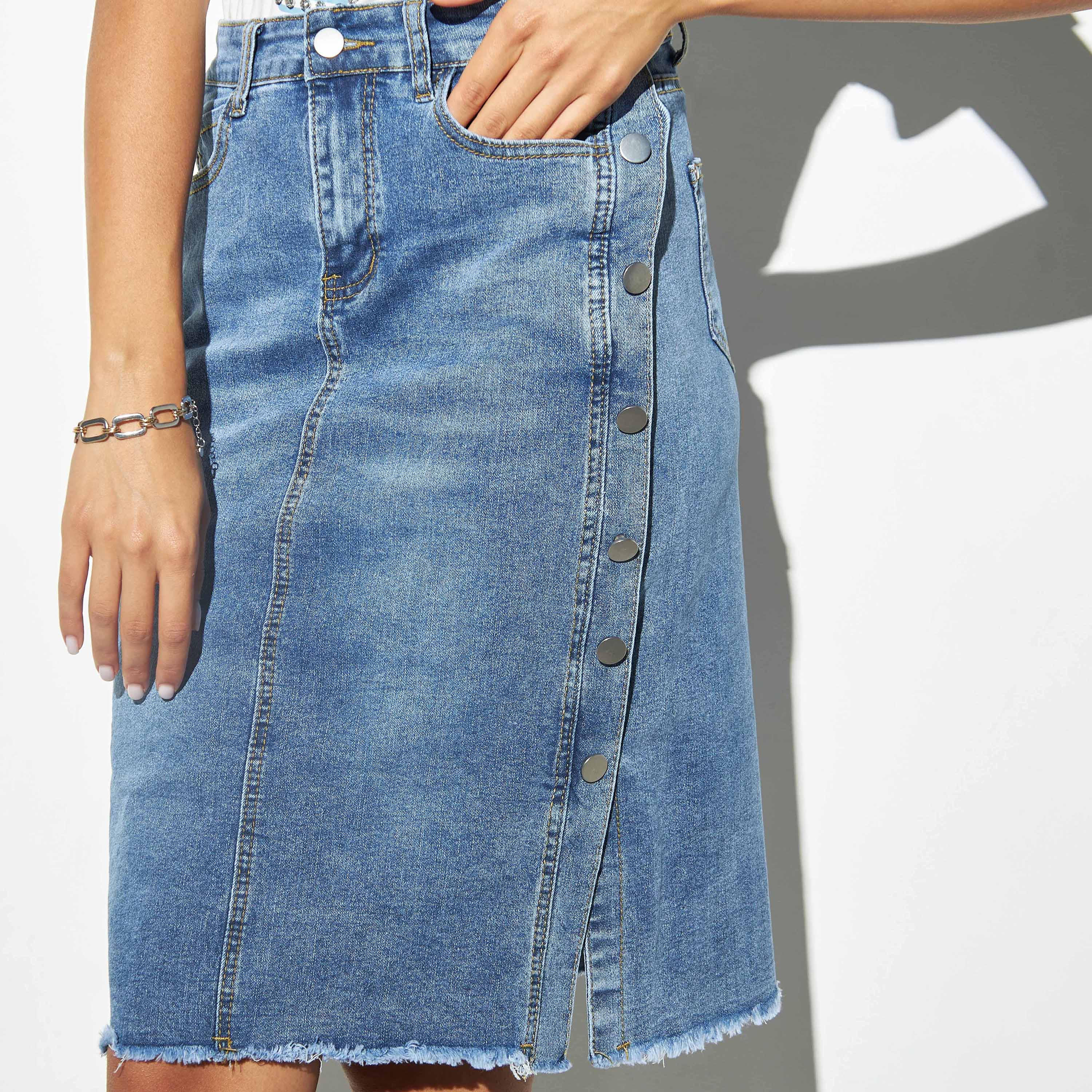 تنورة دنيم بأزرار وجيوب من توإكستريمز-women-clothing-bottoms-skirts-image-4