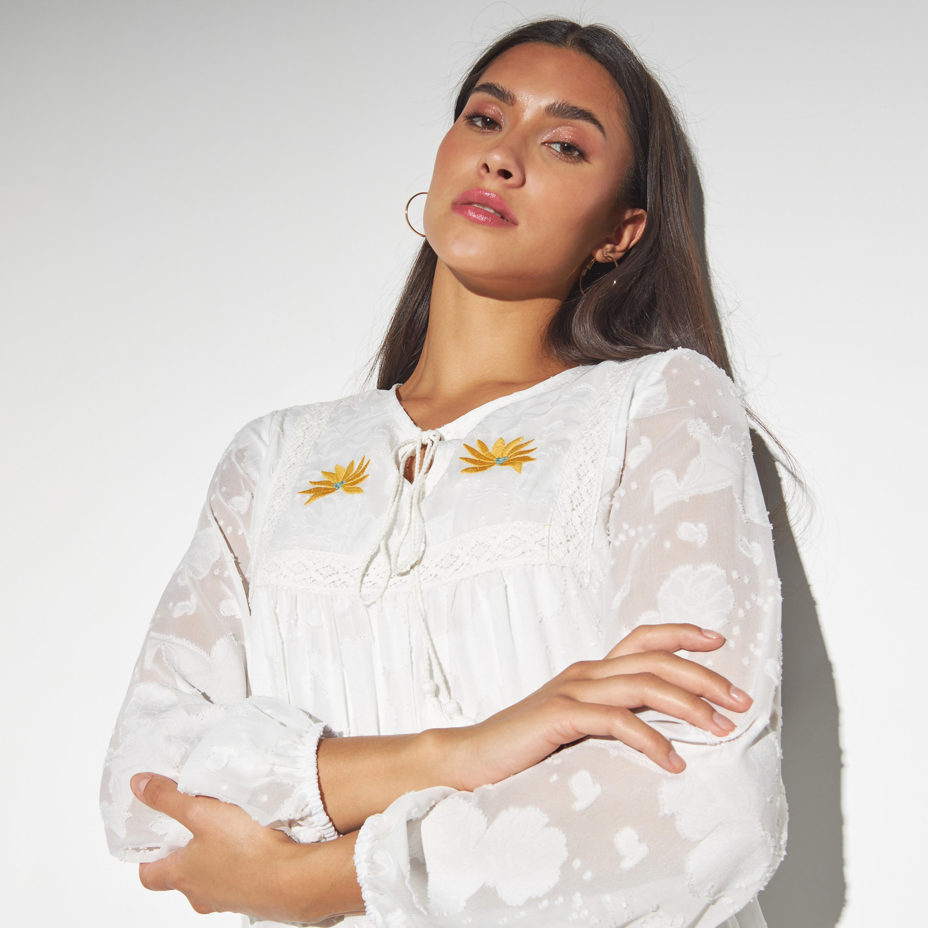 فستان مطرّز بتفاصيل دانتيل وأربطة من تو إكستريمز-women-clothing-dresses-image-3