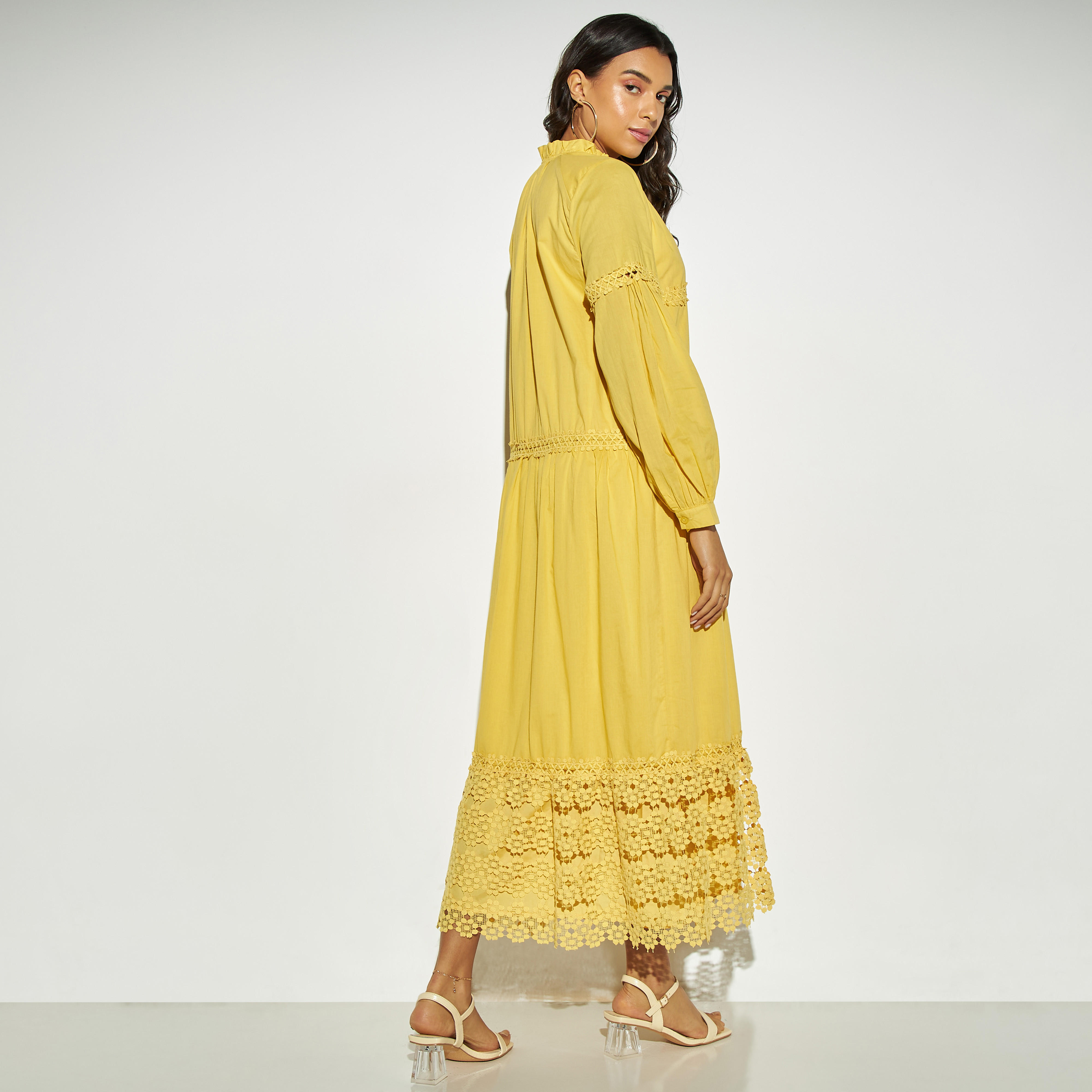 فستان دانتيل بأزرار وحزام ربط من تو إكستريمز-women-clothing-dresses-image-2