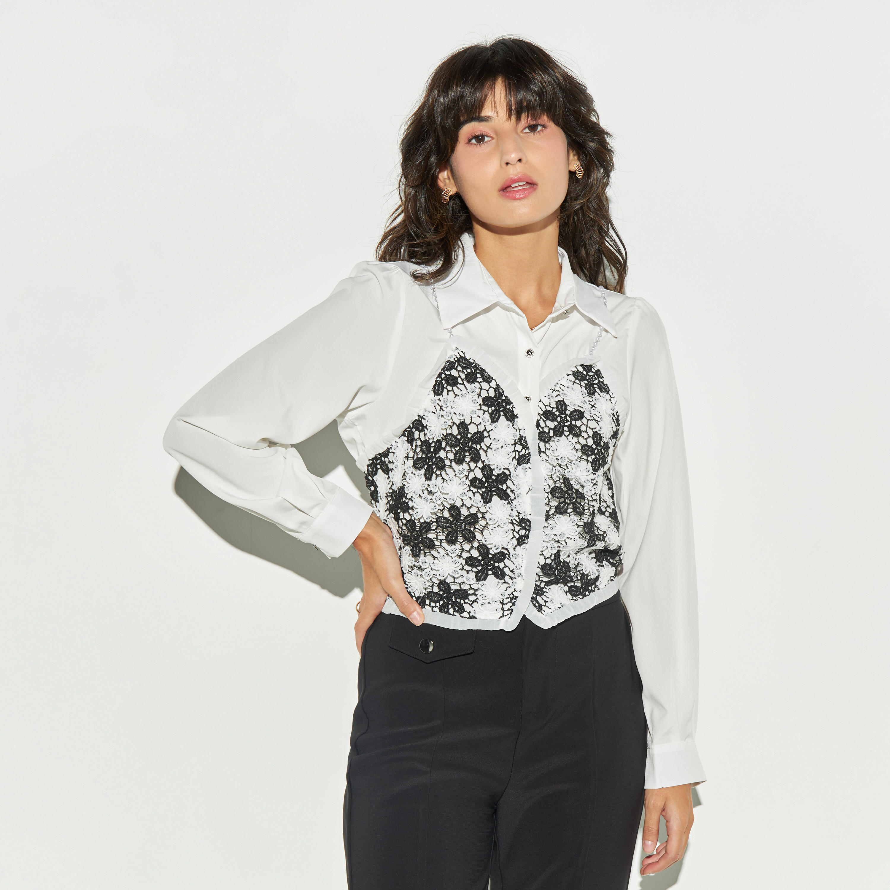 قميص بتزيينات لؤلؤ ودانتيل أزهار من تو إكستريمز-women-clothing-shirtsandblouses-shirts-image-1