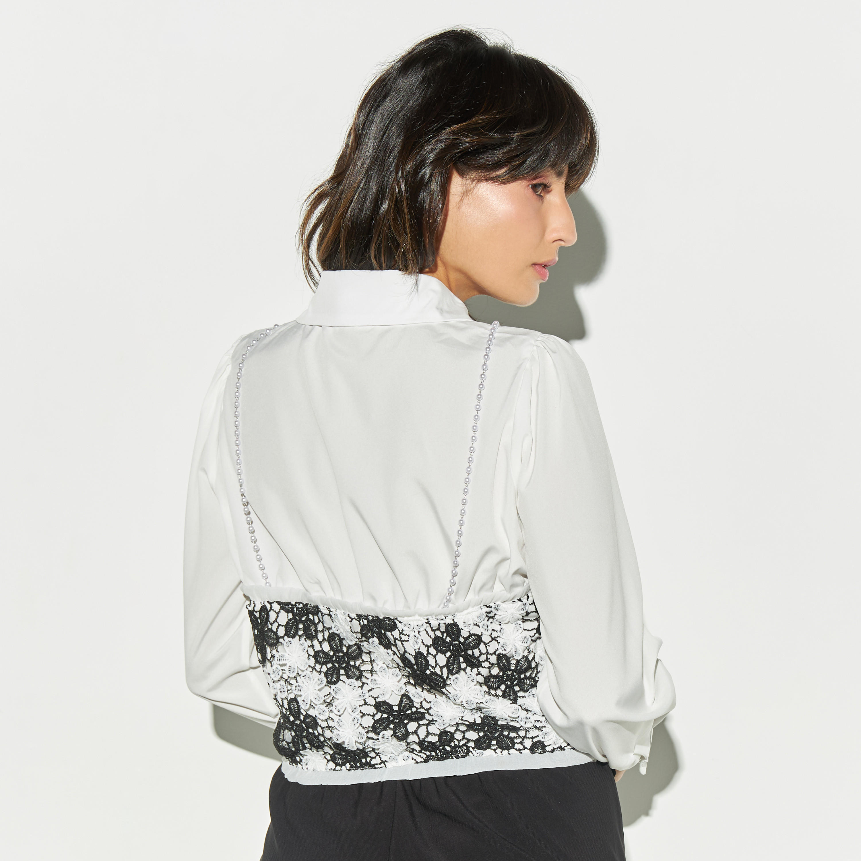 قميص بتزيينات لؤلؤ ودانتيل أزهار من تو إكستريمز-women-clothing-shirtsandblouses-shirts-image-3
