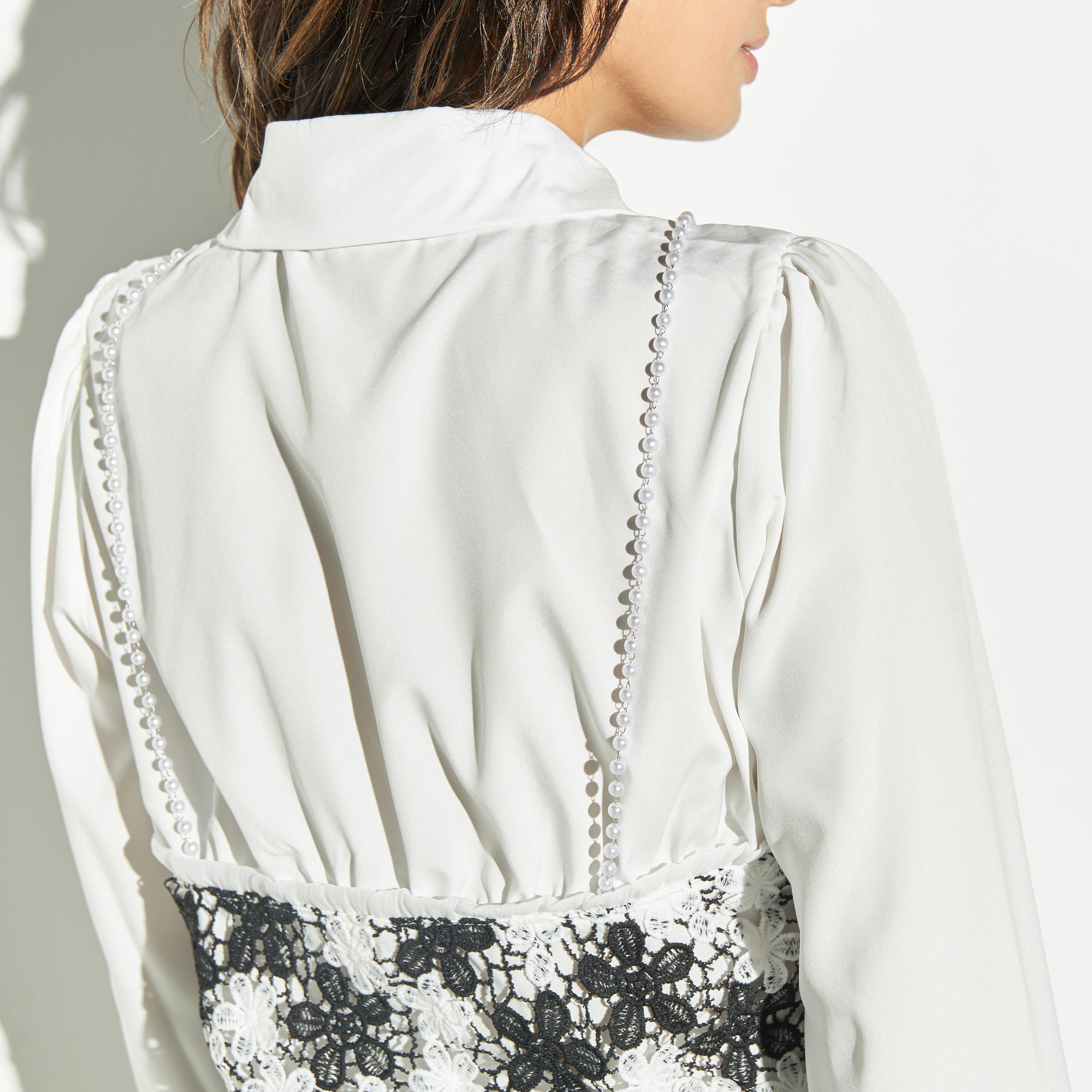 قميص بتزيينات لؤلؤ ودانتيل أزهار من تو إكستريمز-women-clothing-shirtsandblouses-shirts-image-5