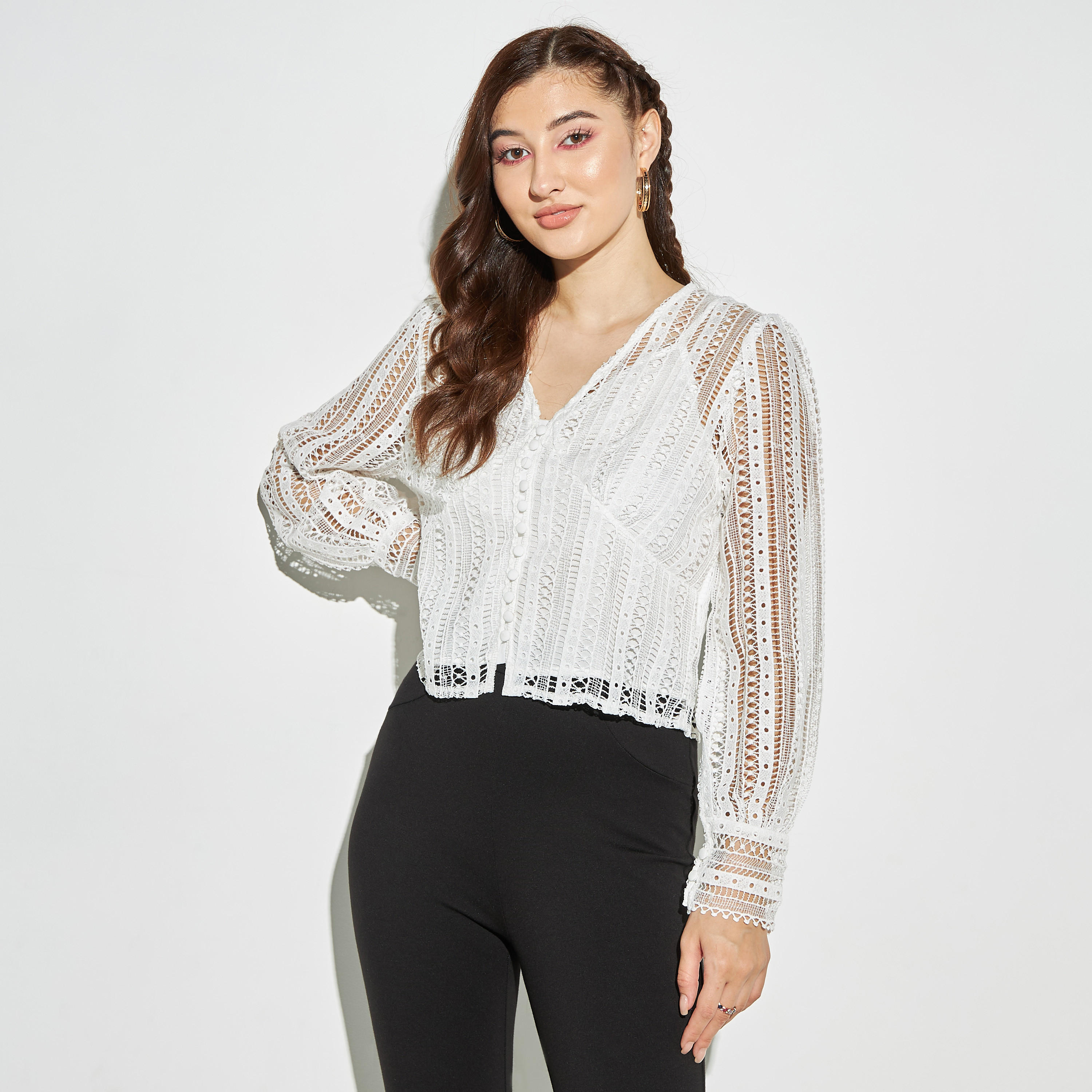 بلوزة بأكمام طويلة دانتيل بزر أمامي وياقة V-women-clothing-shirtsandblouses-blouses-image-1