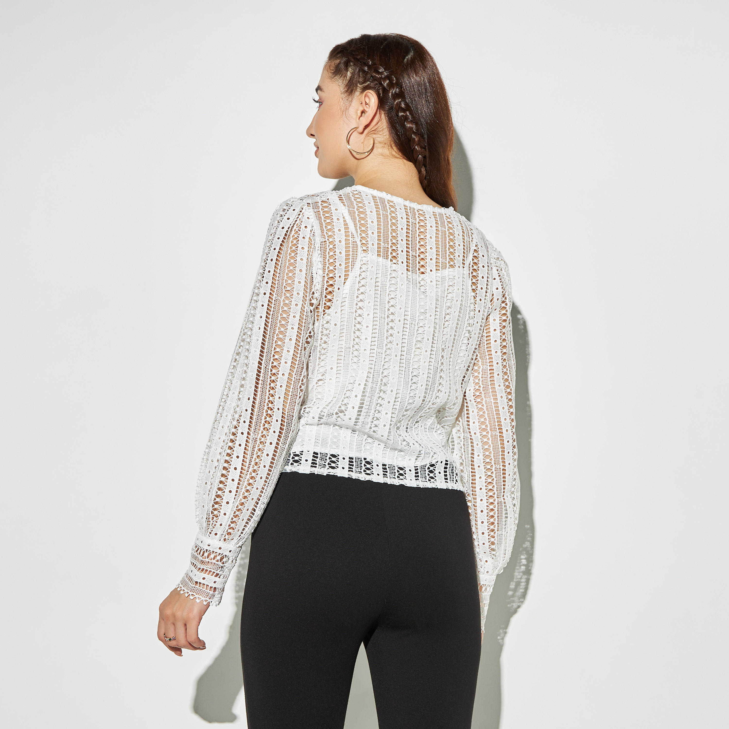 بلوزة بأكمام طويلة دانتيل بزر أمامي وياقة V-women-clothing-shirtsandblouses-blouses-image-3