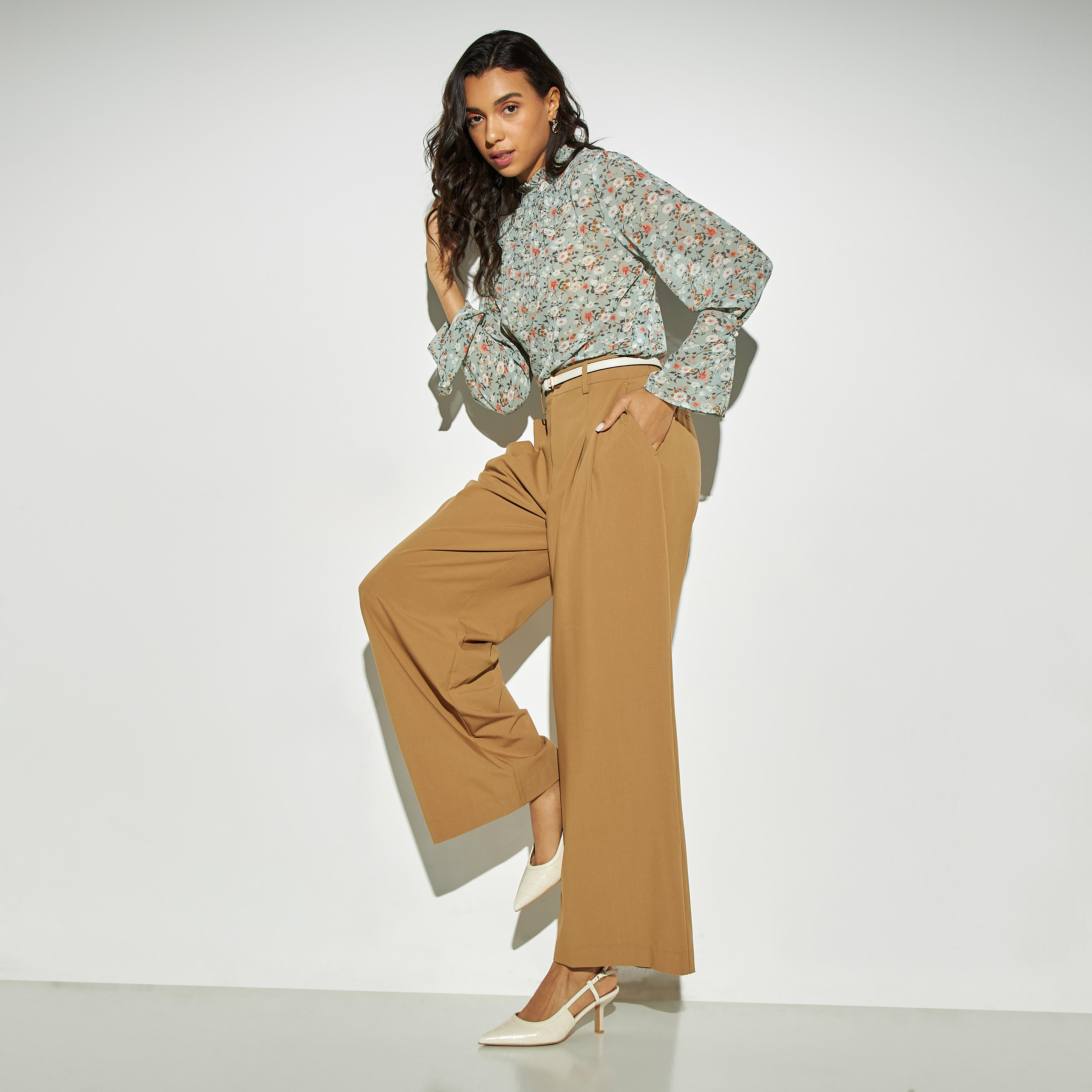 بلوزة بياقة عالية وطبعات زهور من تو إكستريمز-women-clothing-shirtsandblouses-blouses-image-2
