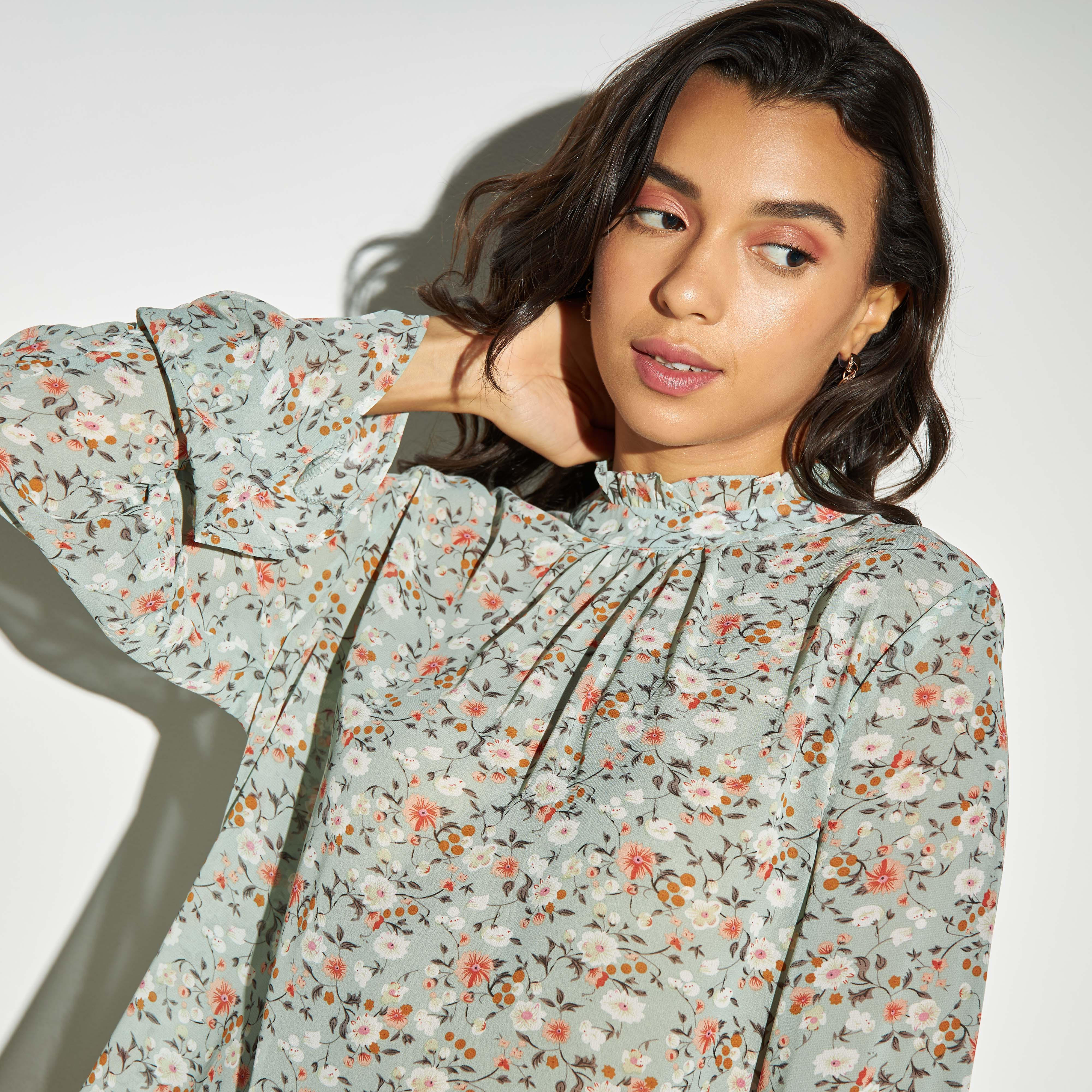 بلوزة بياقة عالية وطبعات زهور من تو إكستريمز-women-clothing-shirtsandblouses-blouses-image-4