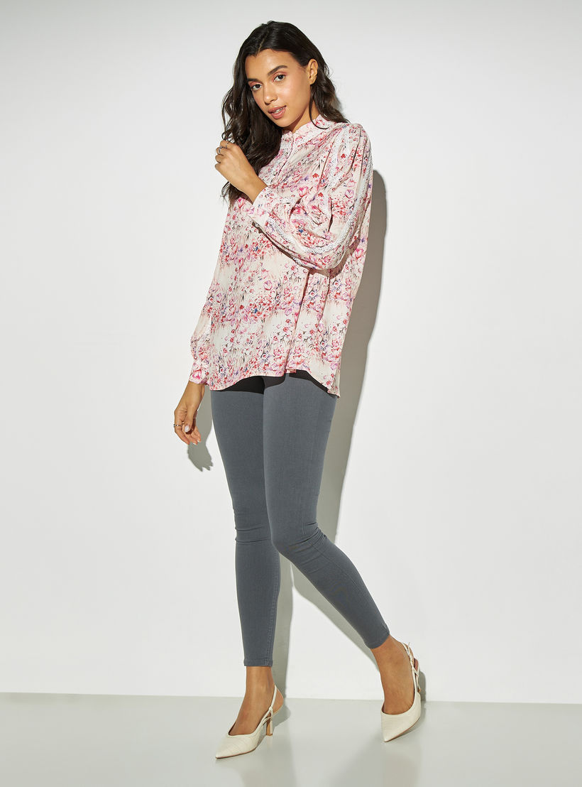 بلوزة بياقة عالية وطبعات زهور وتفاصيل دانتيل من تو إكستريمز-women-clothing-shirtsandblouses-blouses-image-2