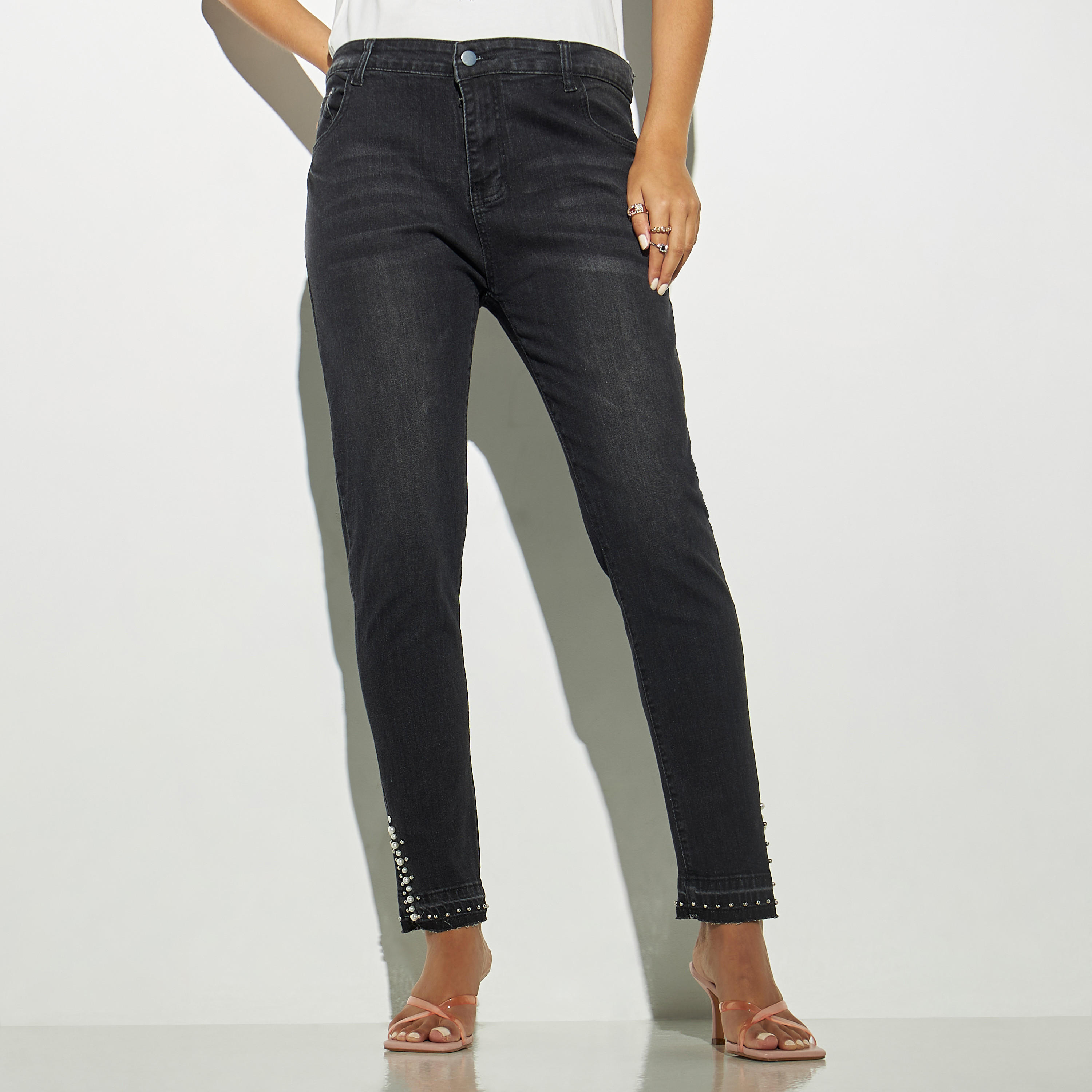 بنطلون جينز مزين بجيوب وحلقات حزام من تو إكستريمز-women-clothing-bottoms-jeans-image-1